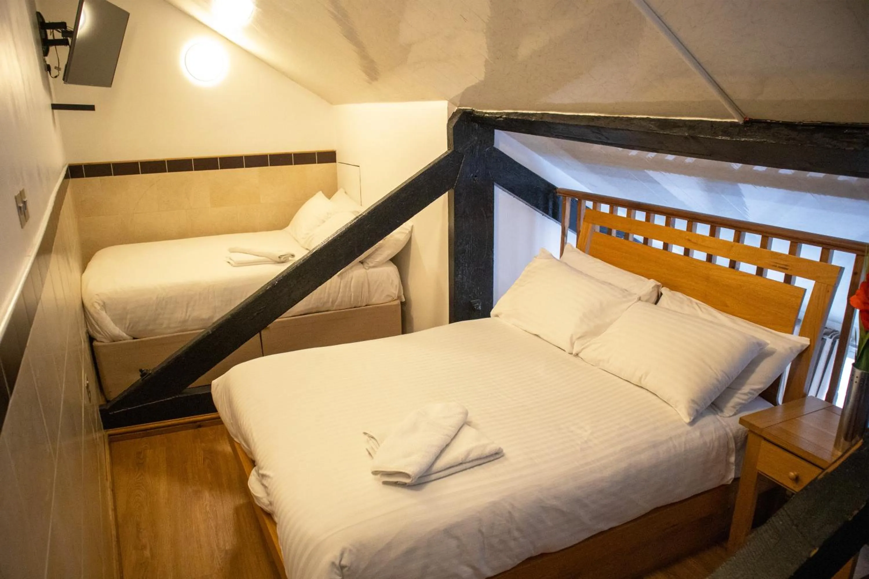 Bedroom, Bed in Berkley Apartments