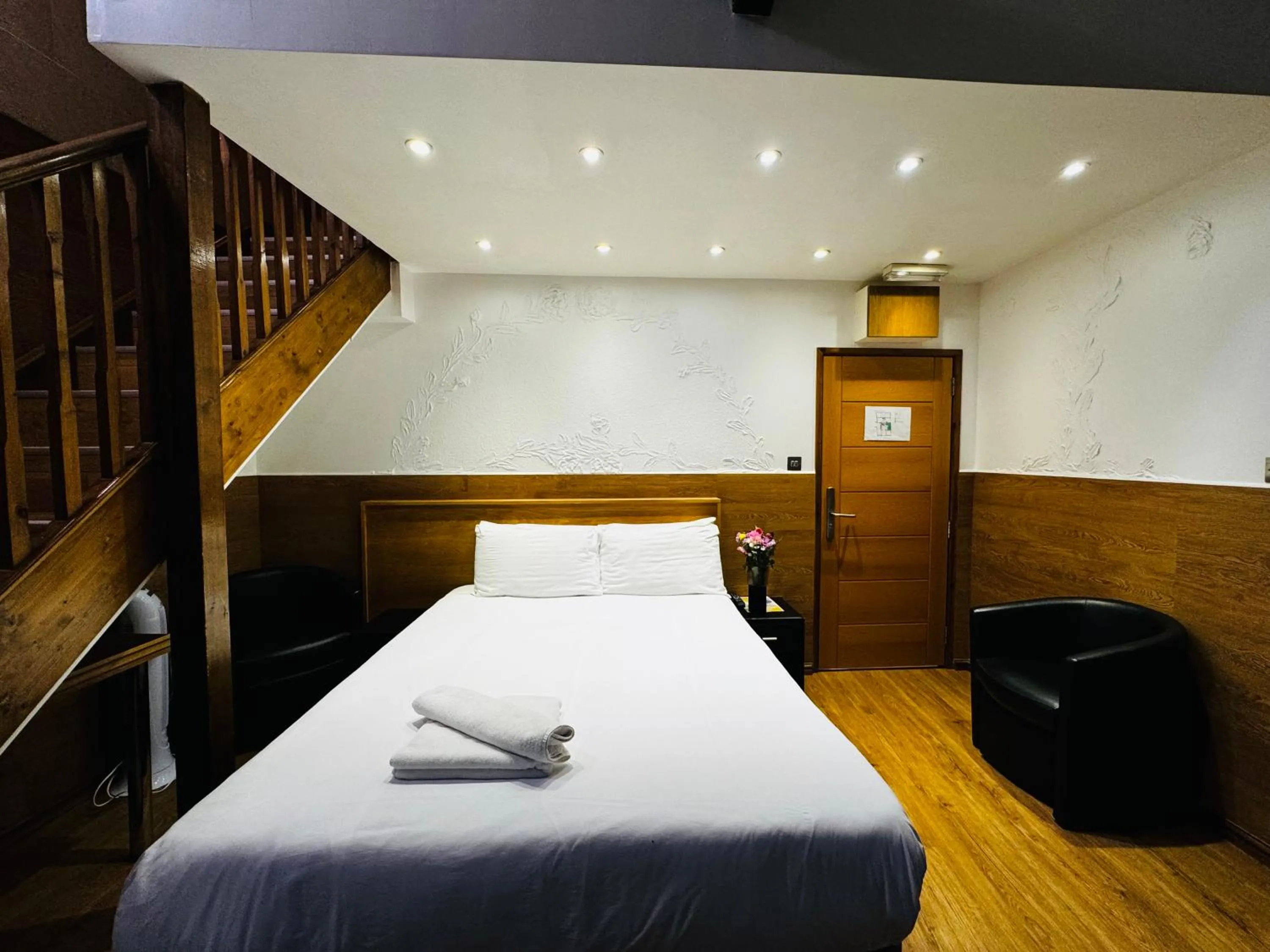 Bedroom, Bed in Berkley Apartments