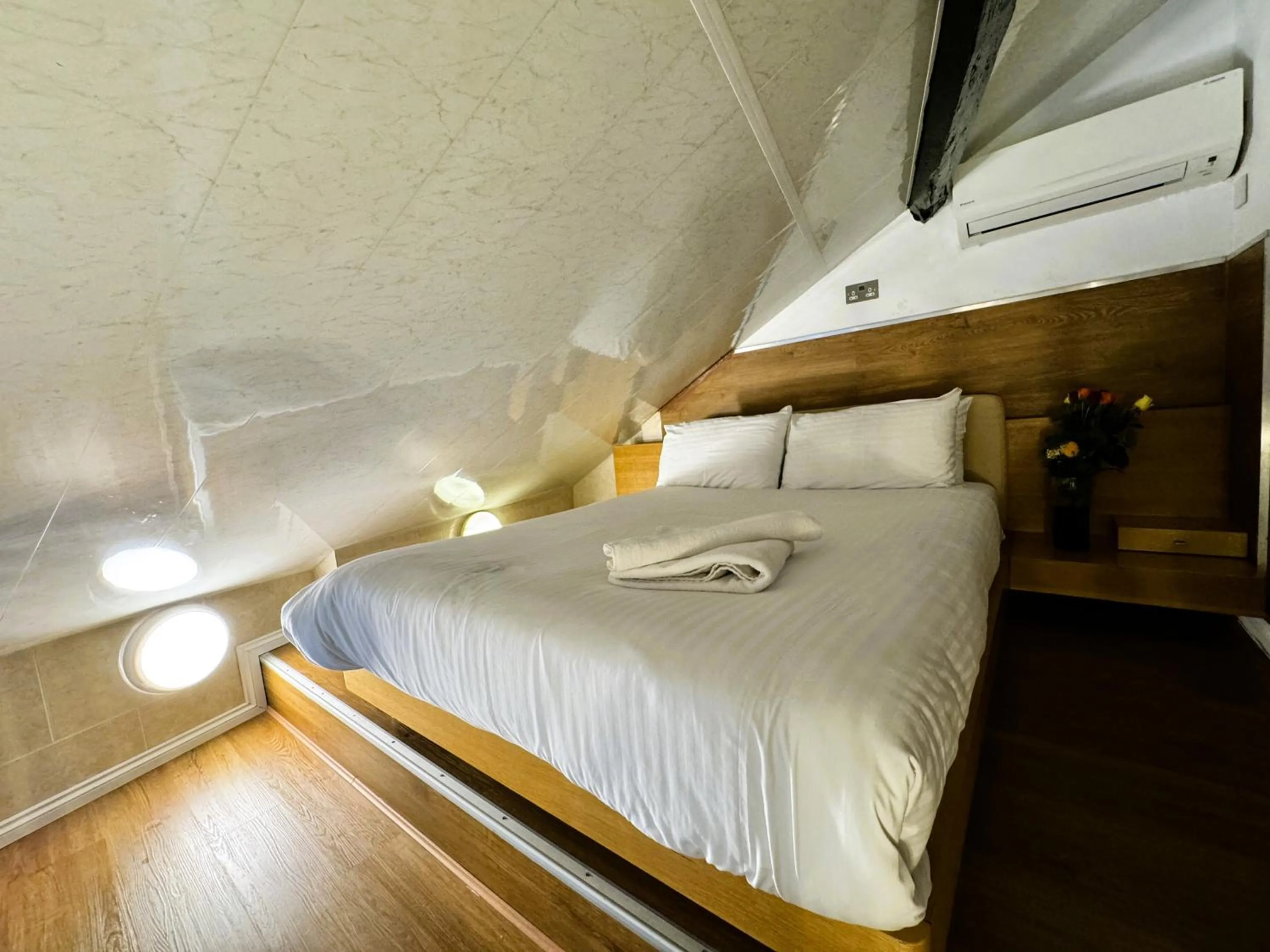 Bed in Berkley Apartments