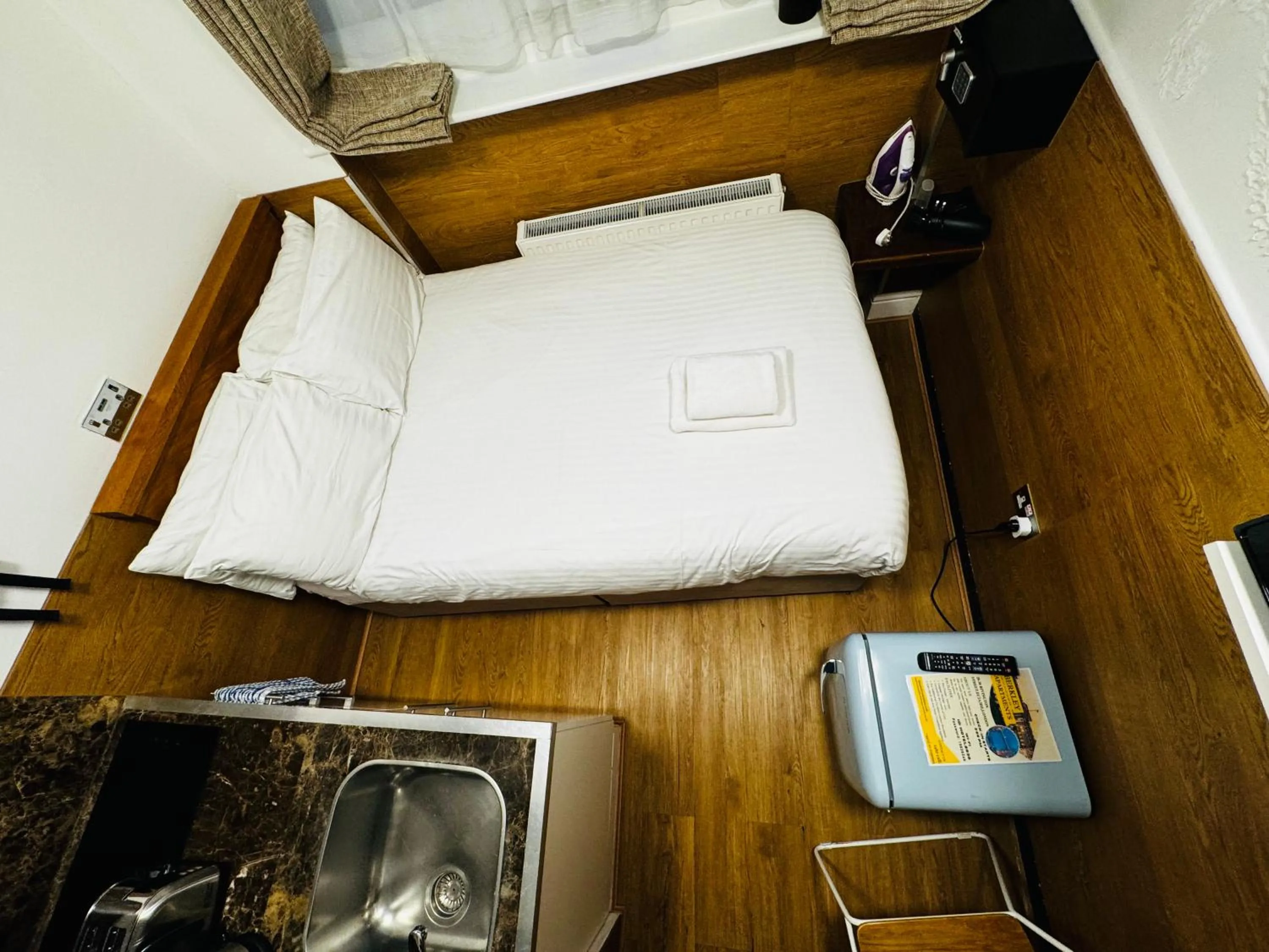 Bedroom, Bed in Berkley Apartments