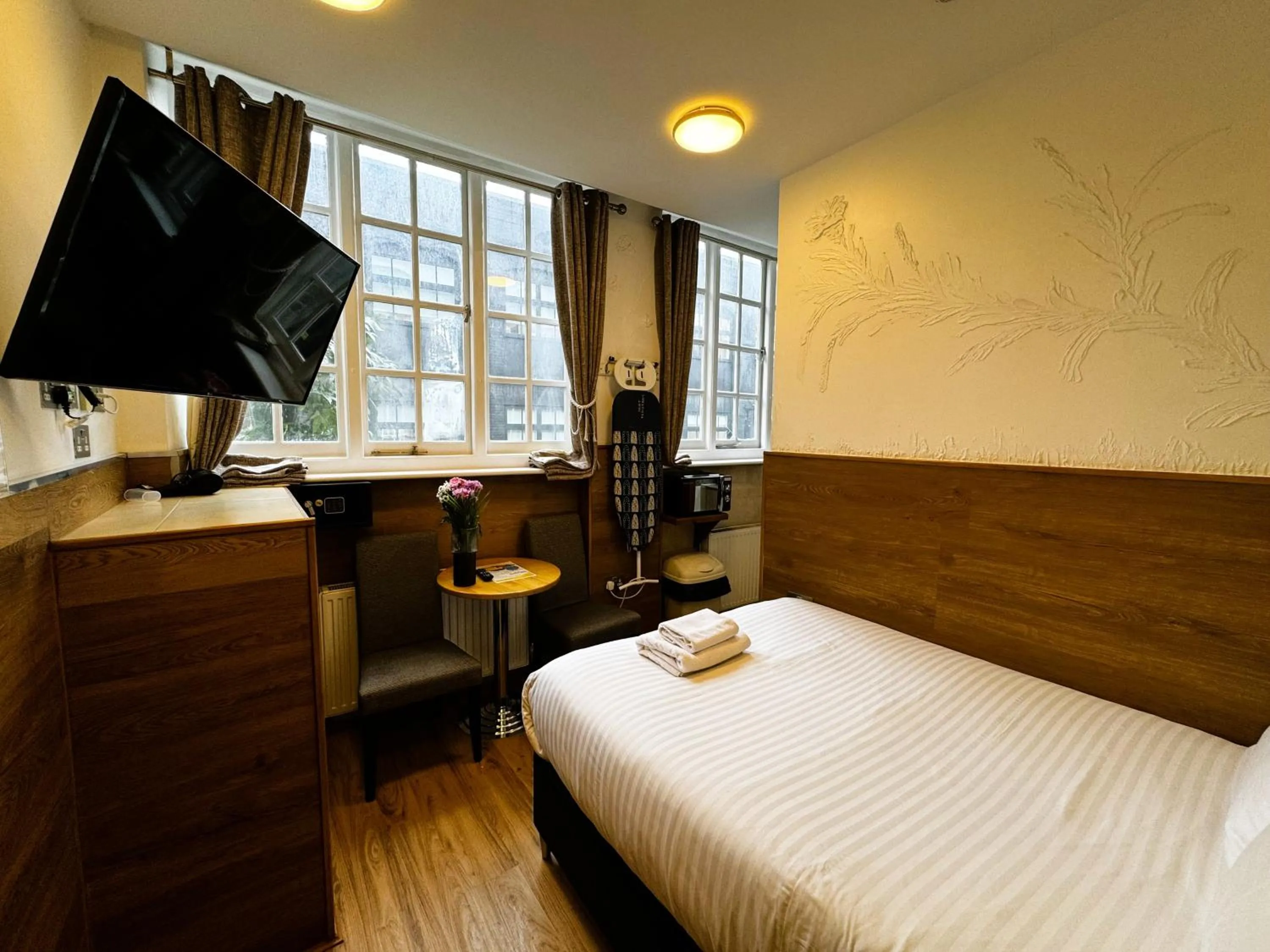 Bed in Berkley Apartments