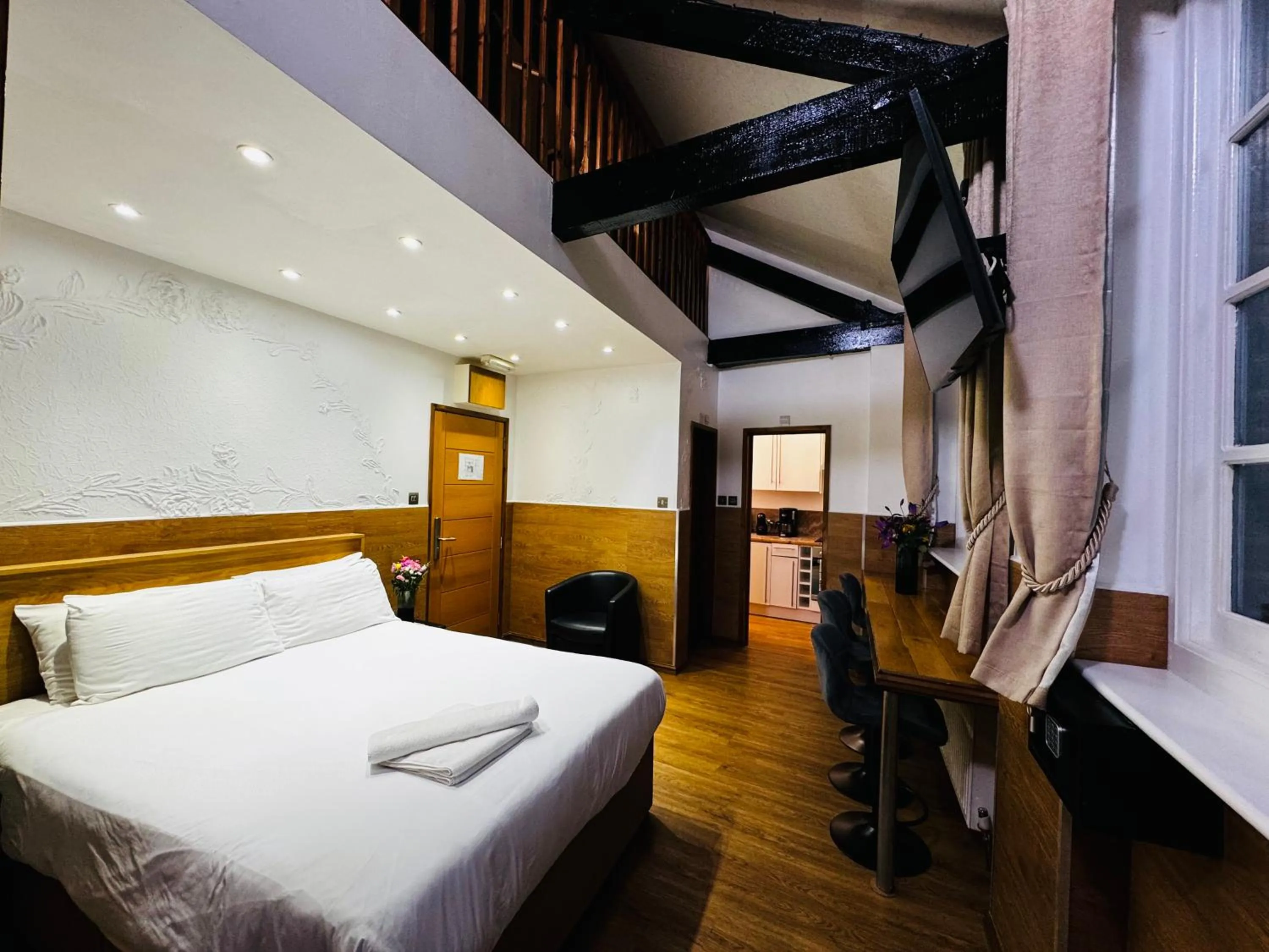 View (from property/room), Bed in Berkley Apartments