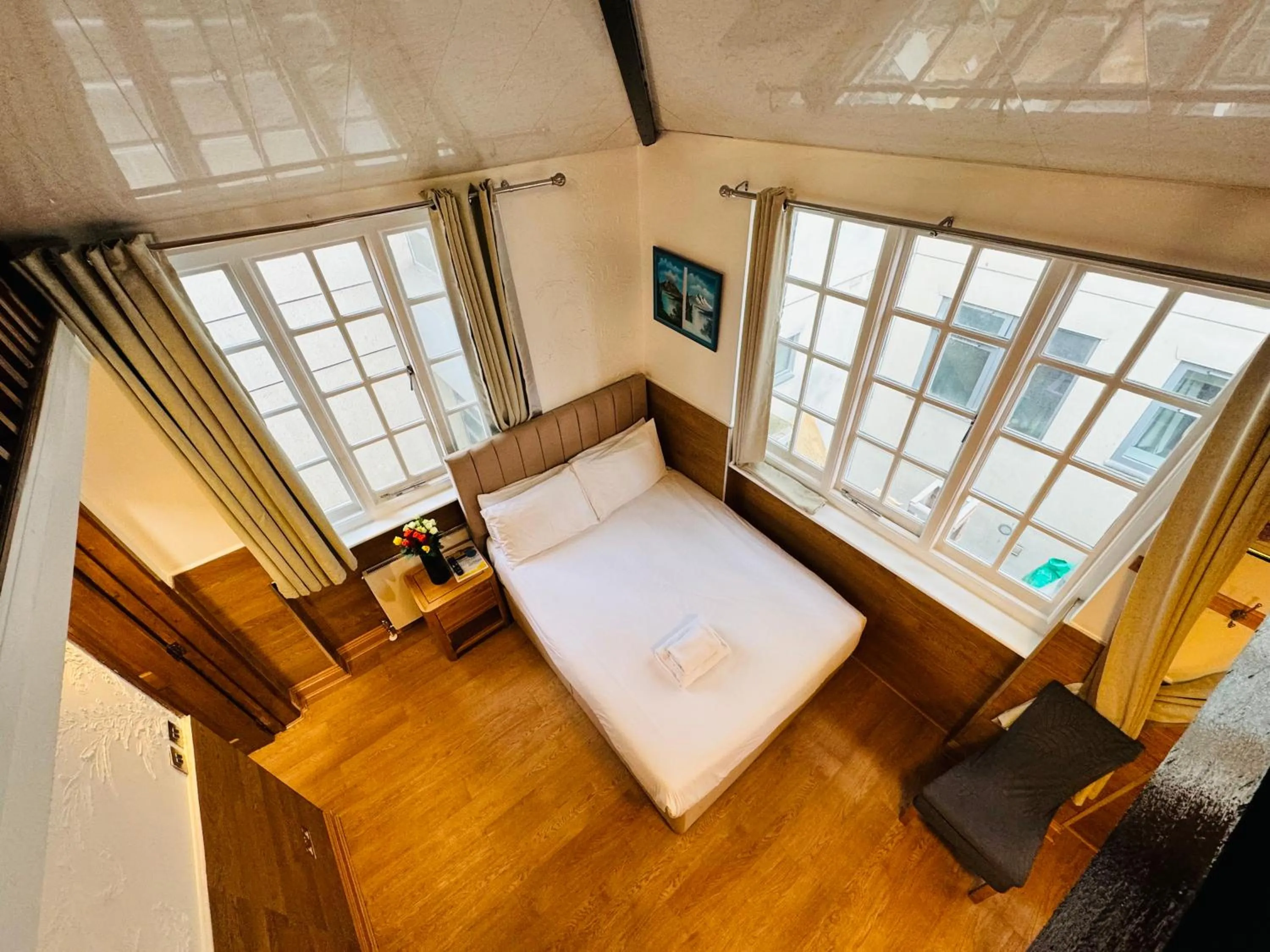 Bedroom, Bed in Berkley Apartments