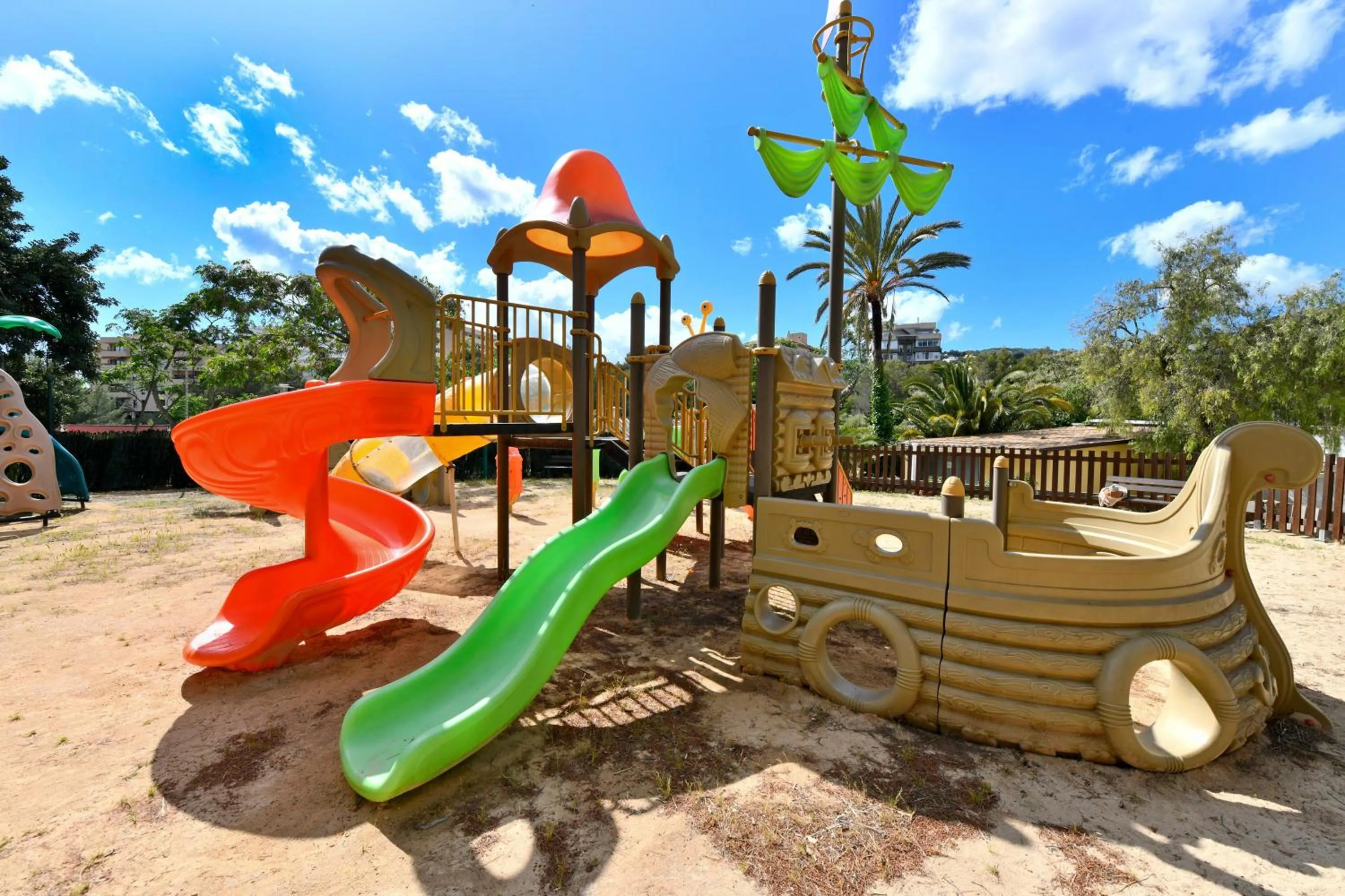 Area and facilities in Salles Hotels Marina Portals