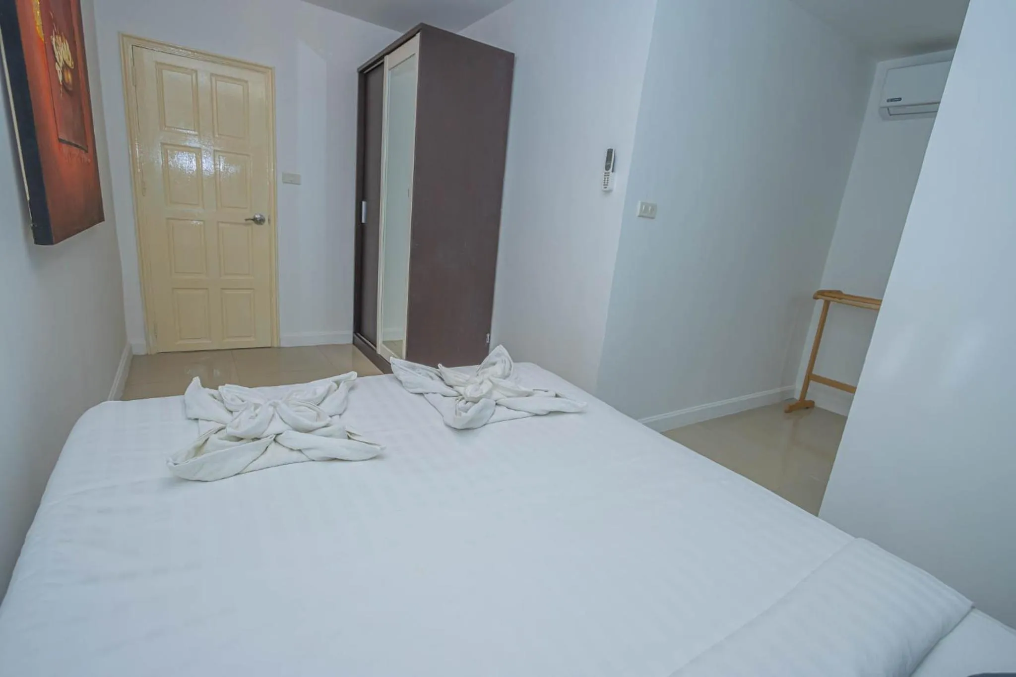 Bed in Utopia Kata By RoomQuest