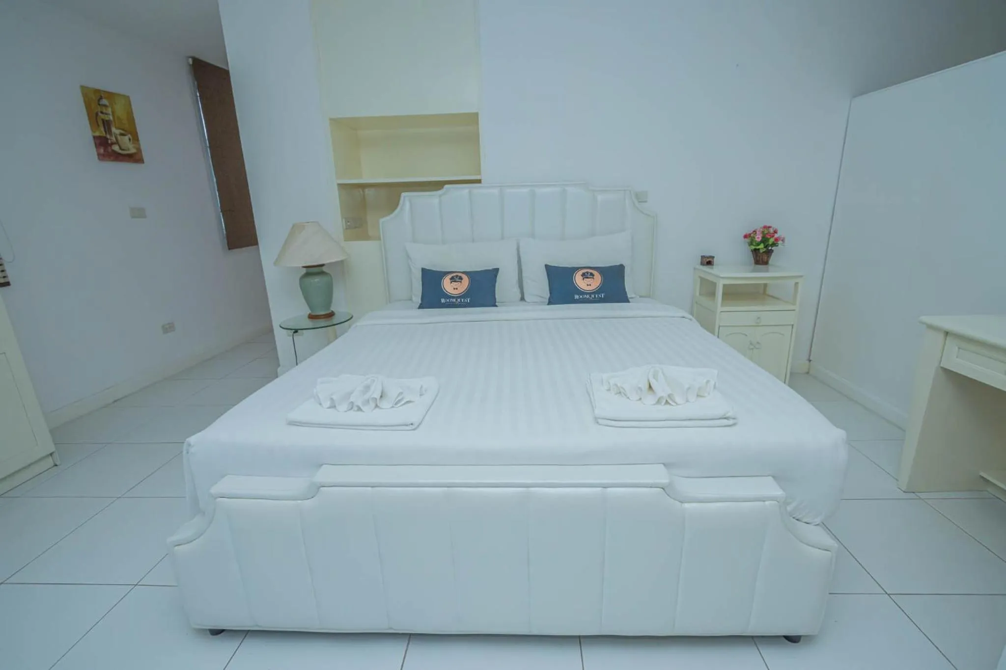 Bed in Utopia Kata By RoomQuest