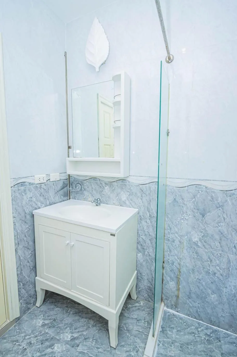 Bathroom in Utopia Kata By RoomQuest