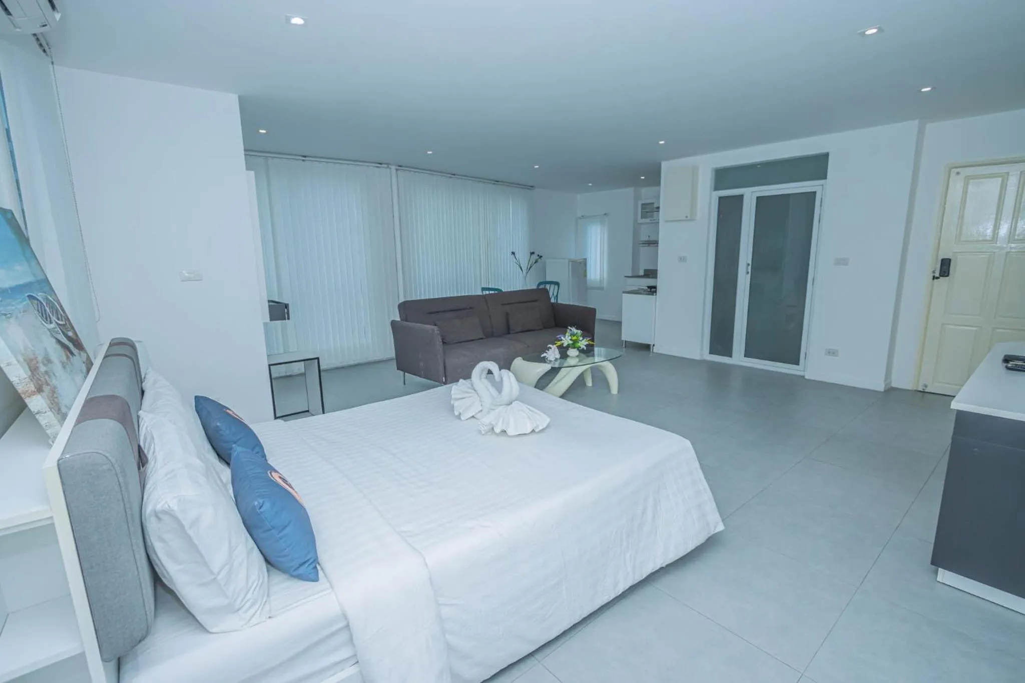 Photo of the whole room in Utopia Kata By RoomQuest