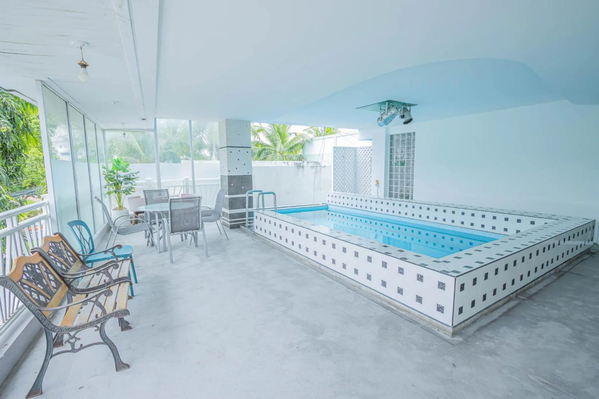 Seating area in Utopia Kata By RoomQuest