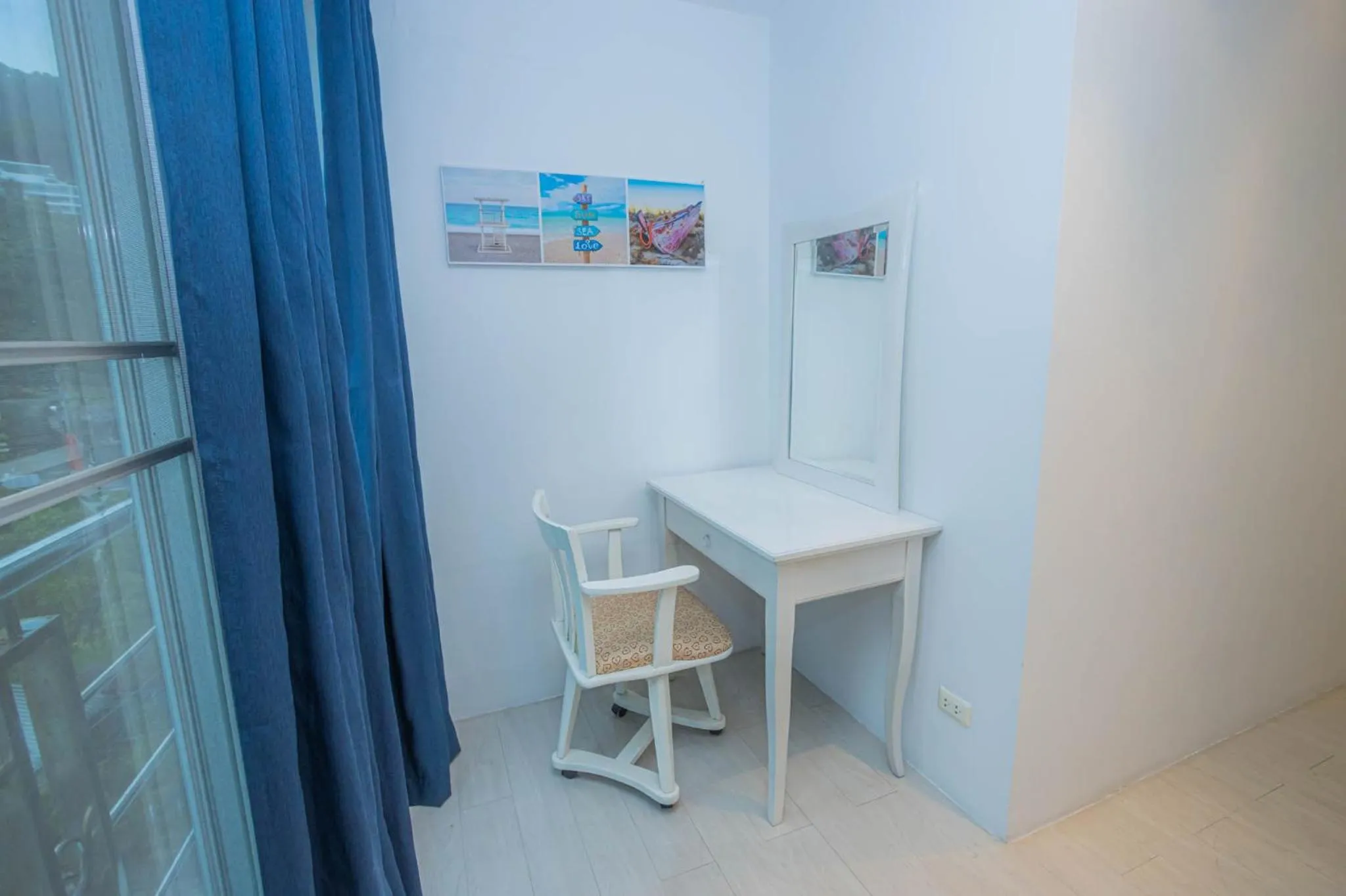 Bedroom in Utopia Kata By RoomQuest