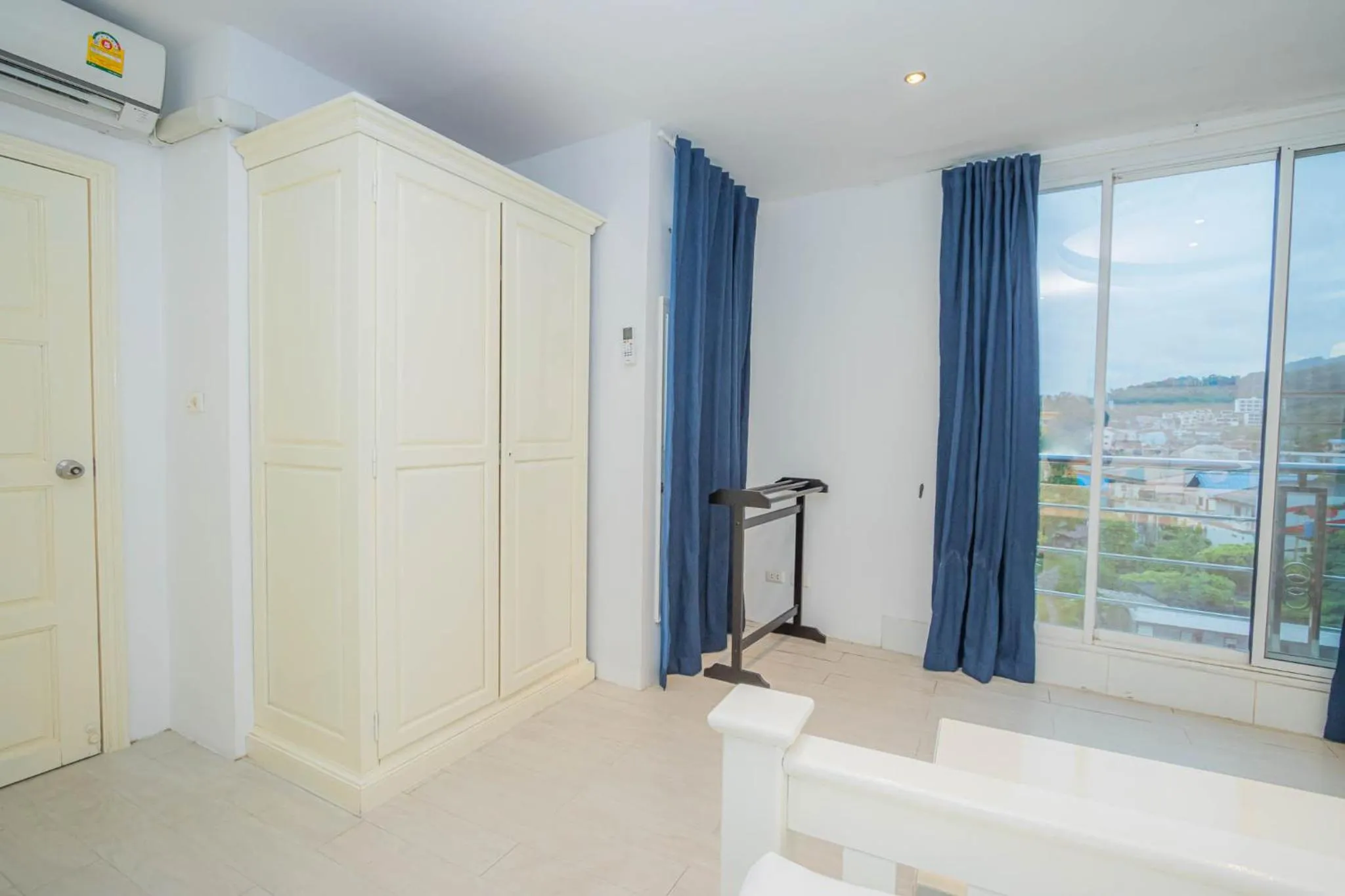 Bedroom in Utopia Kata By RoomQuest