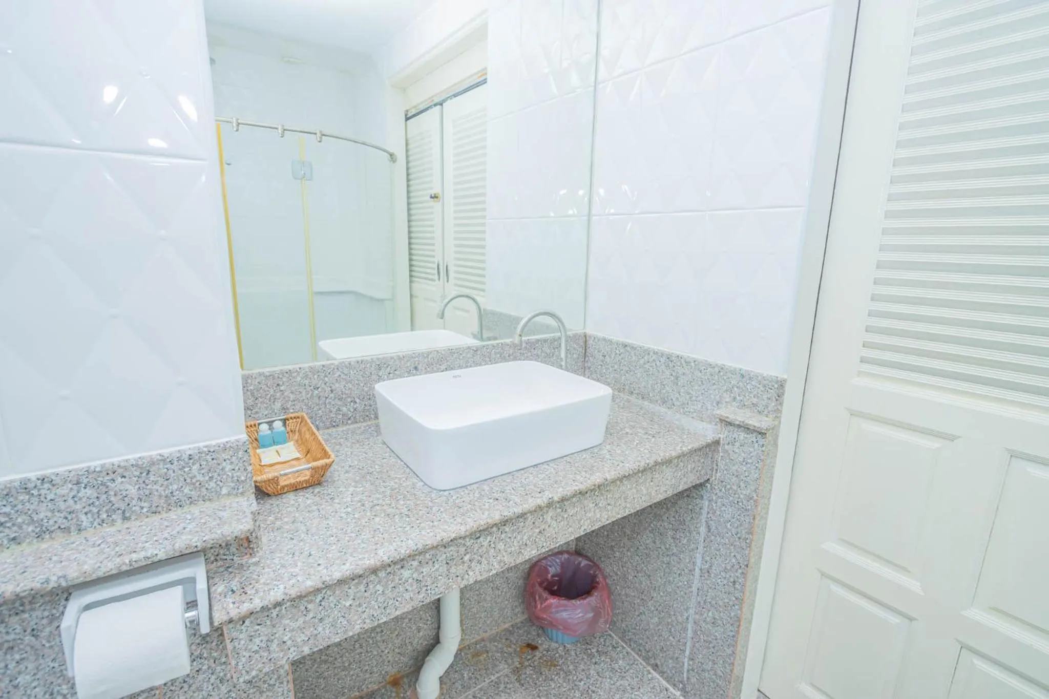 Bathroom in Utopia Kata By RoomQuest