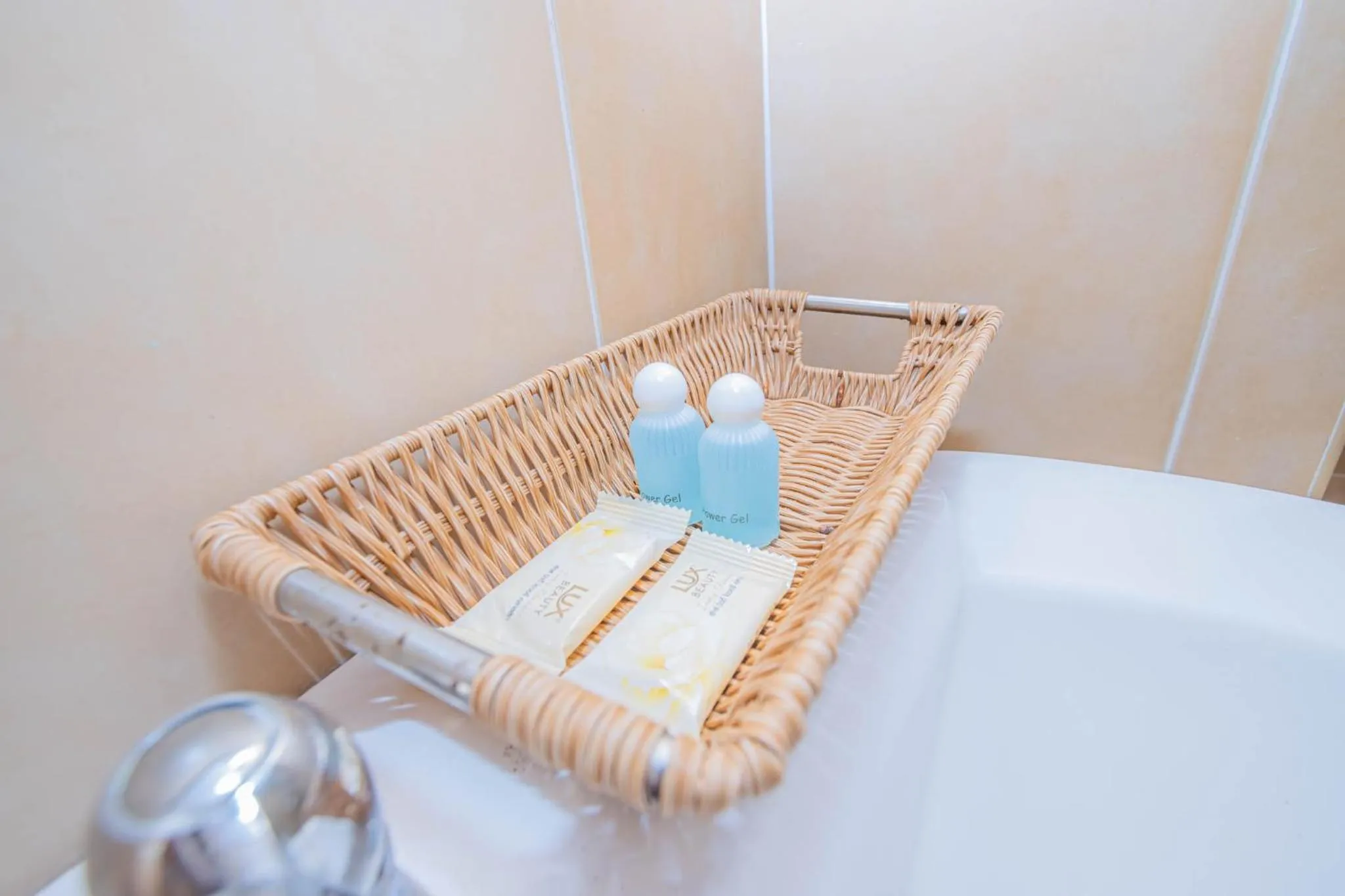 Bathroom in Utopia Kata By RoomQuest