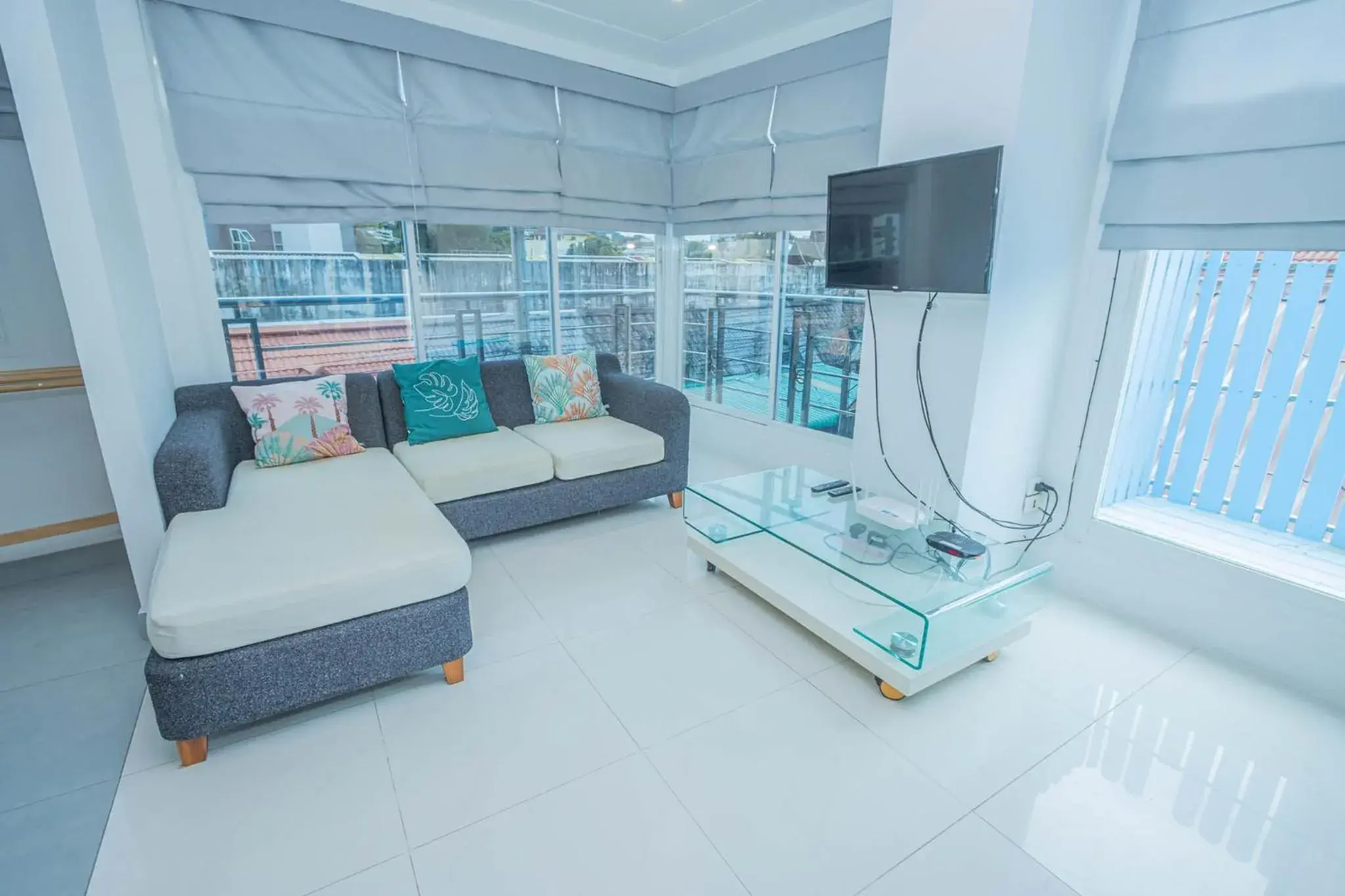 Living room in Utopia Kata By RoomQuest Living room in Utopia Kata By RoomQuest