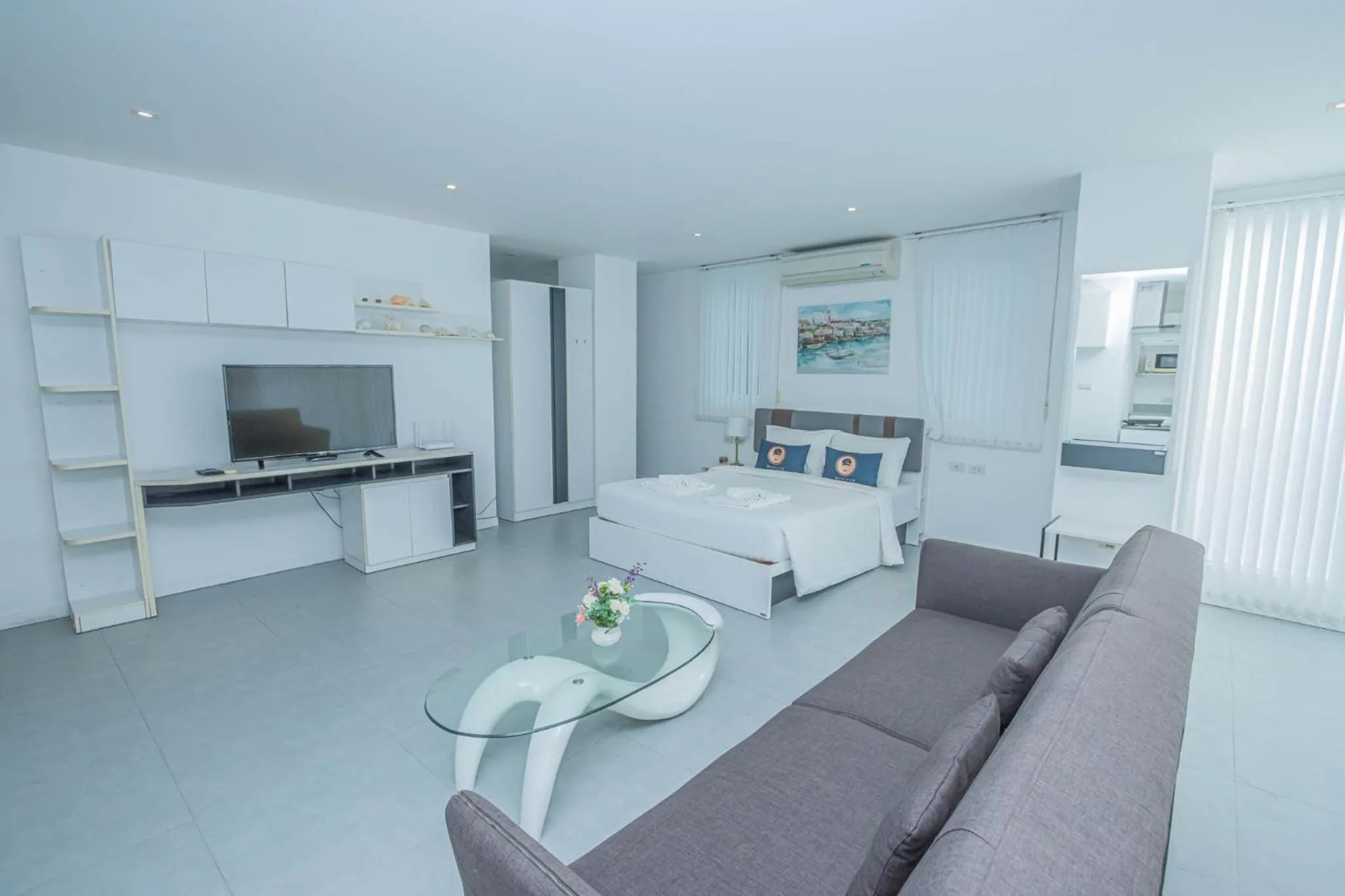 Photo of the whole room in Utopia Kata By RoomQuest