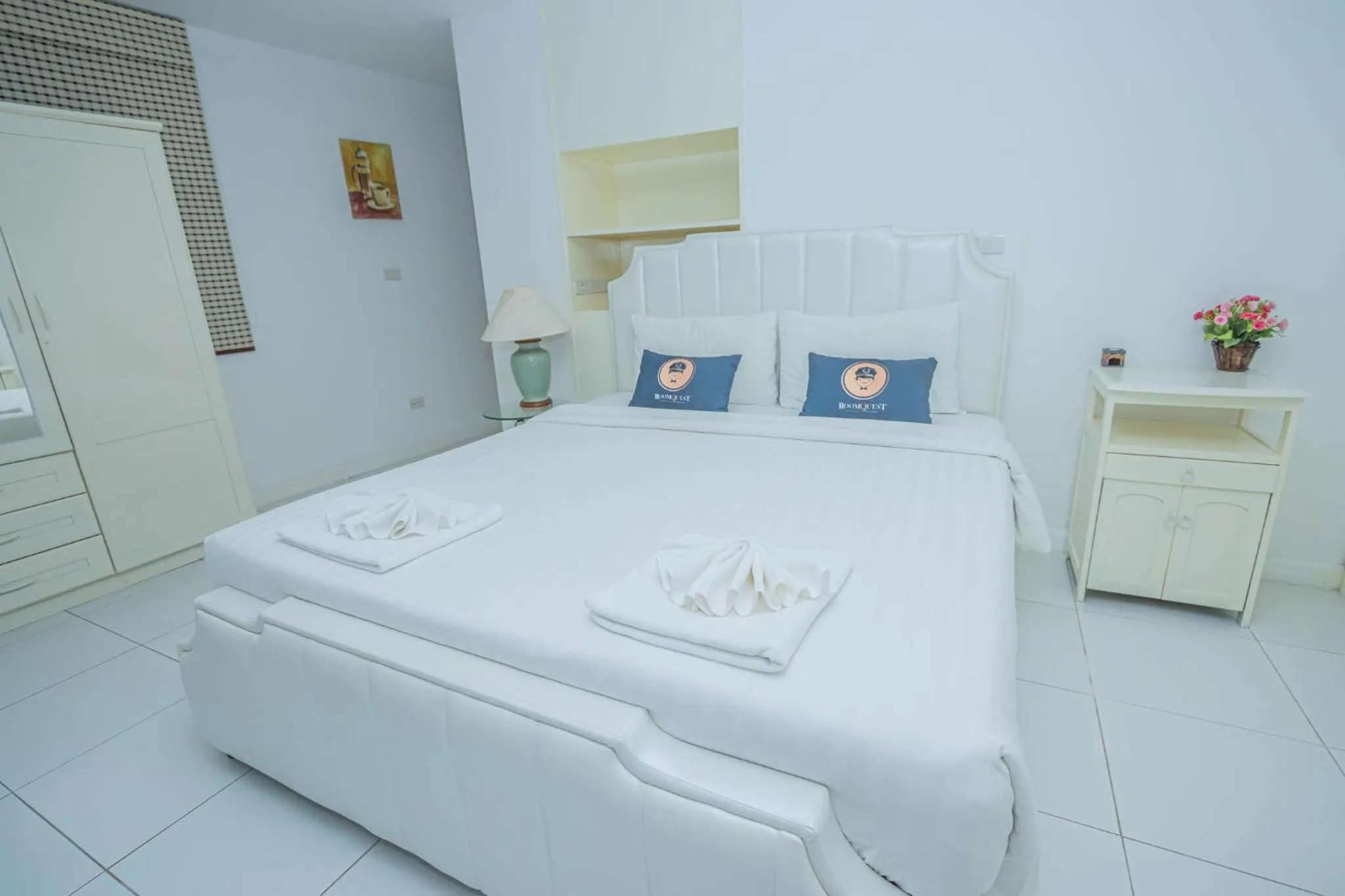 Bed in Utopia Kata By RoomQuest