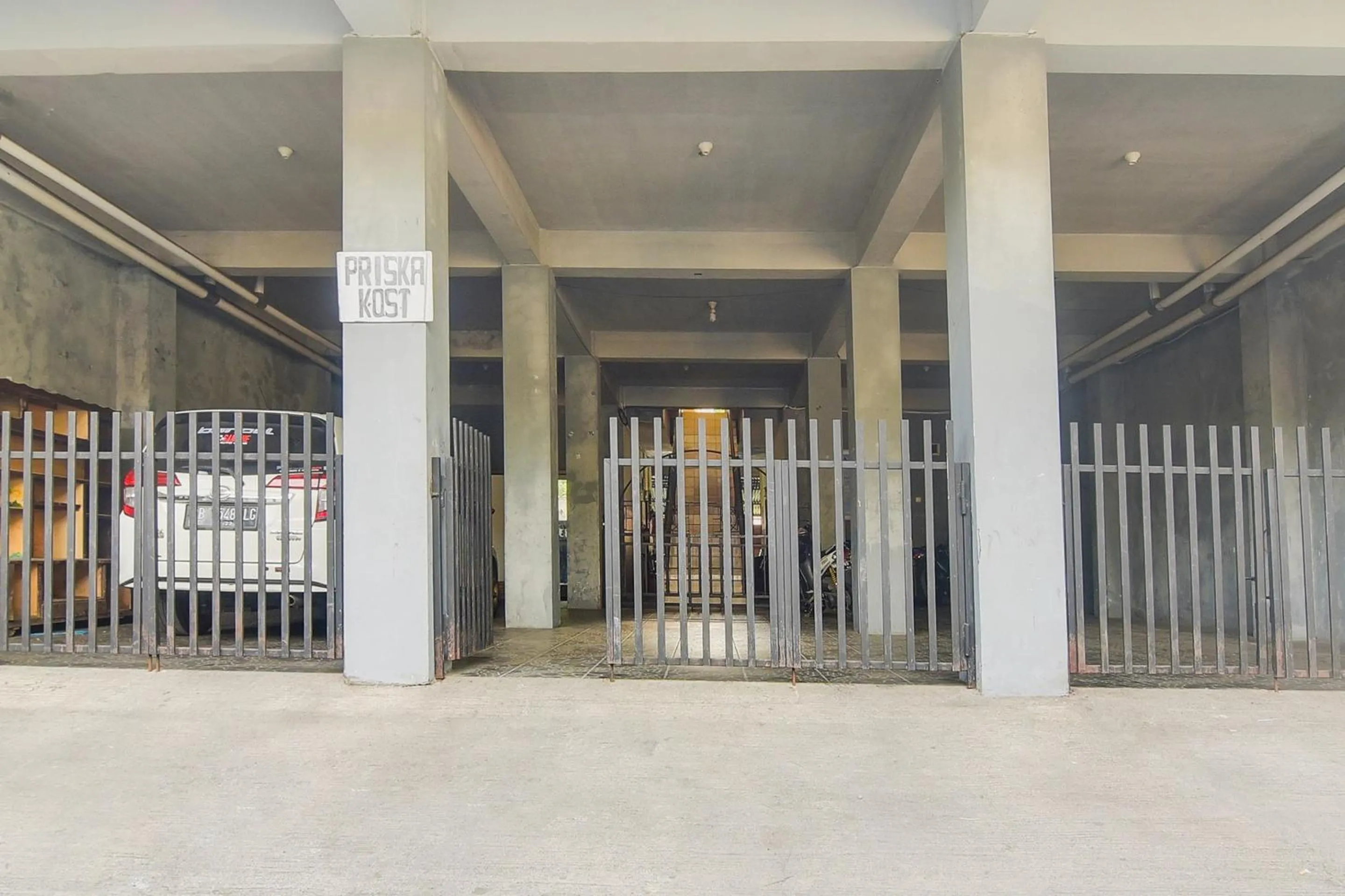 Facade/entrance in Hotel O Priska Kost Dan Homestay