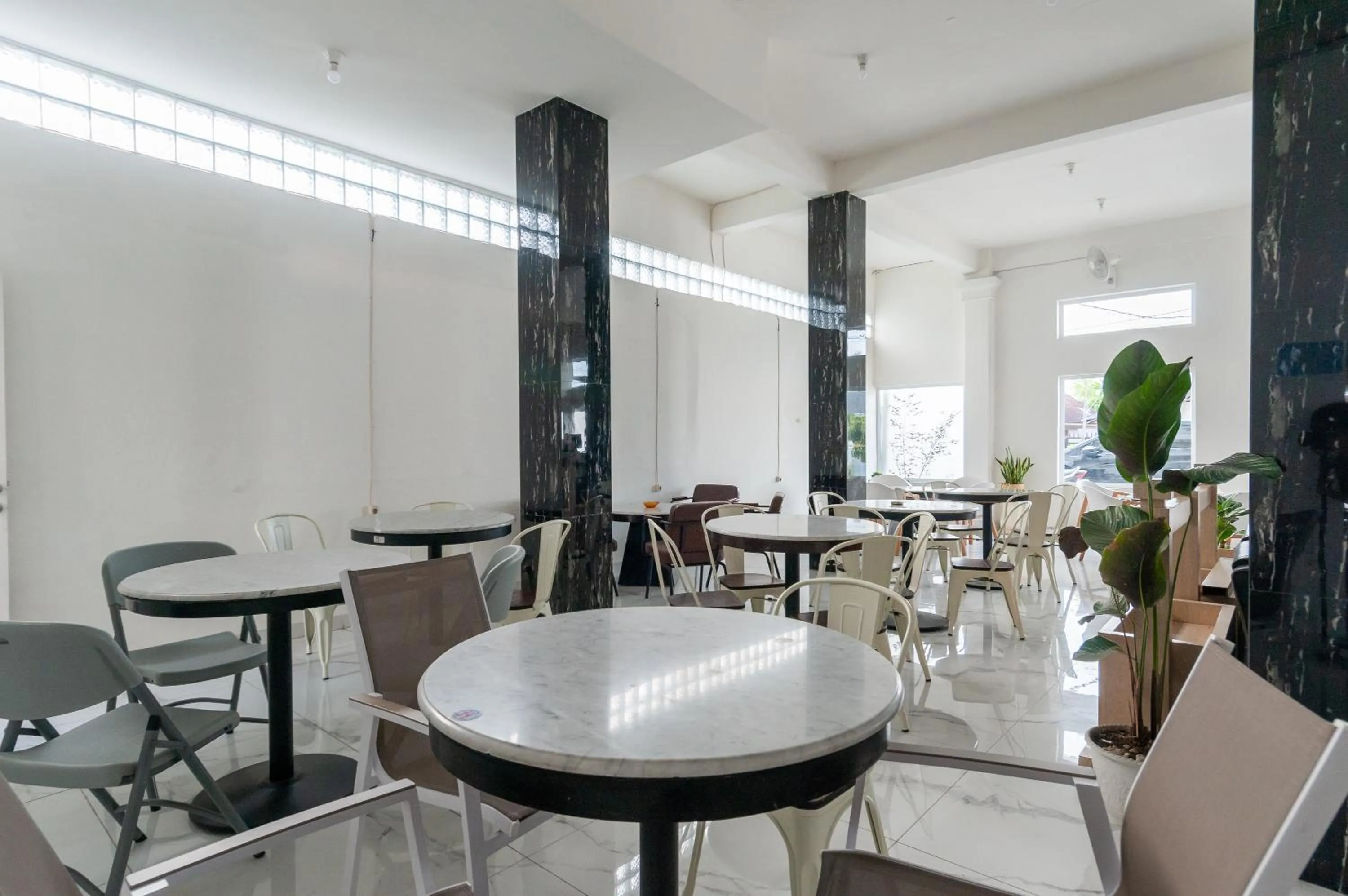 RedDoorz near UISU teladan Medan