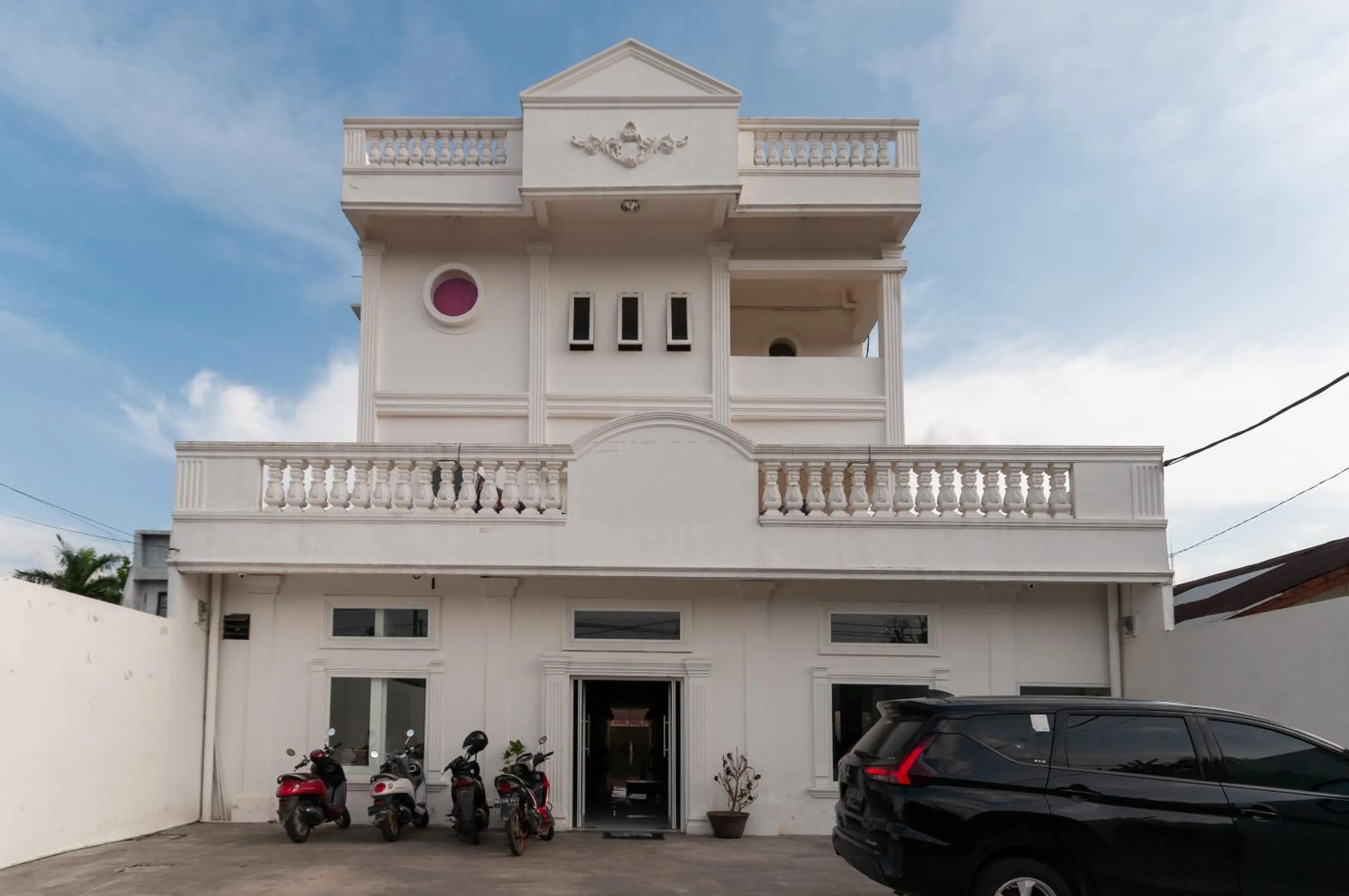 RedDoorz near UISU teladan Medan