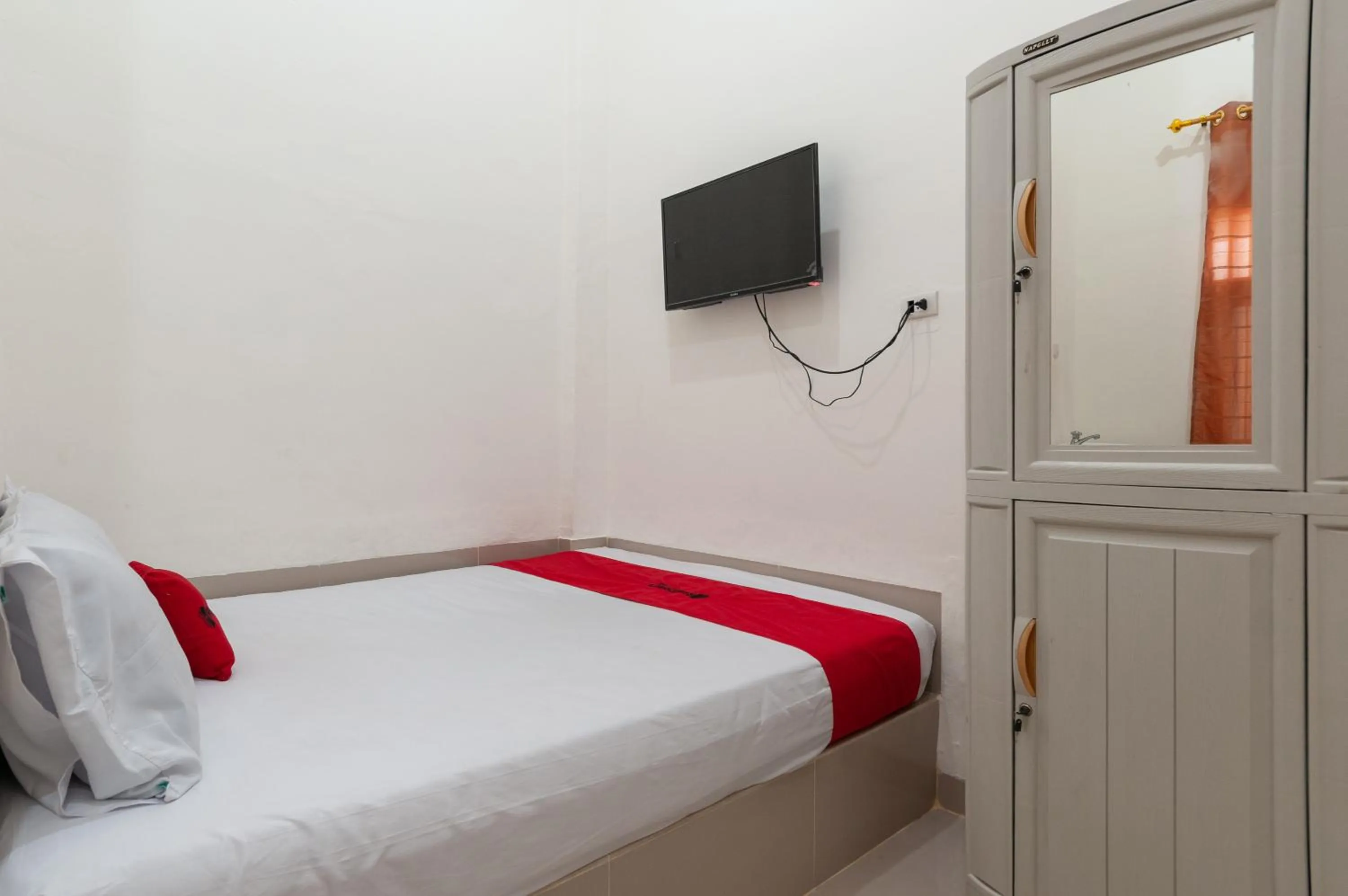 Bed in RedDoorz near UISU teladan Medan