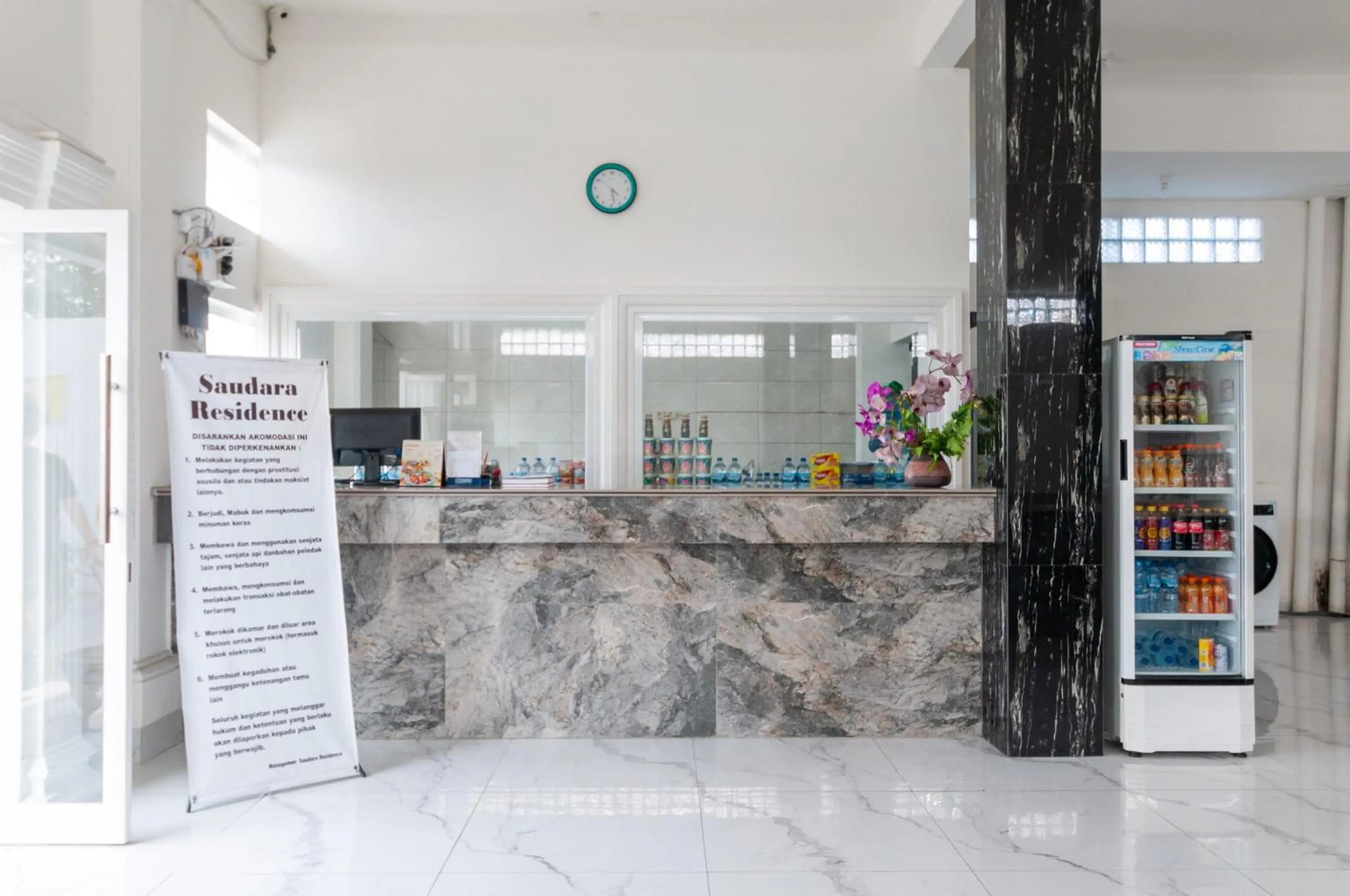 Lobby or reception in RedDoorz near UISU teladan Medan