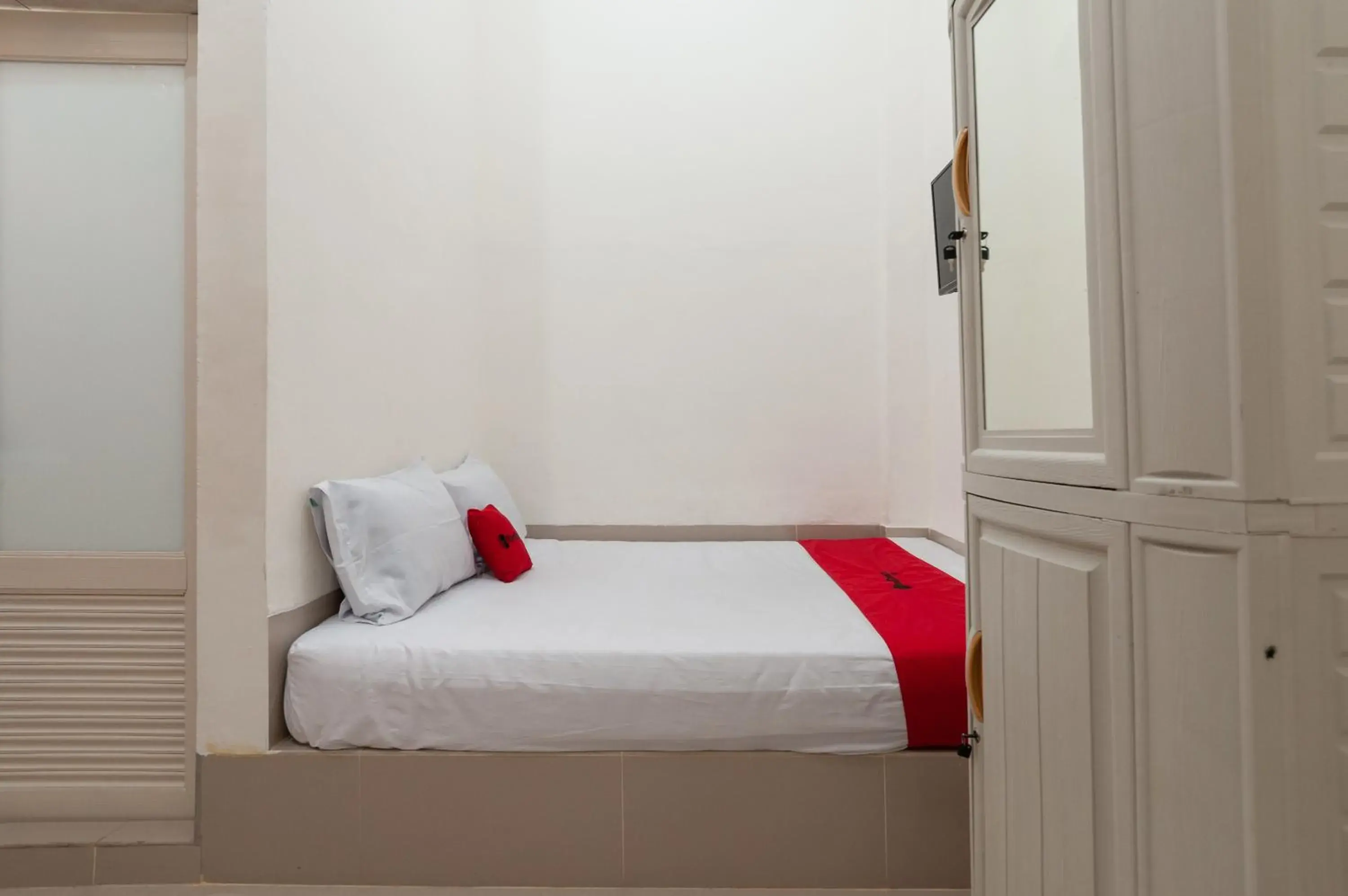 Bed in RedDoorz near UISU teladan Medan Bed in RedDoorz near UISU teladan Medan