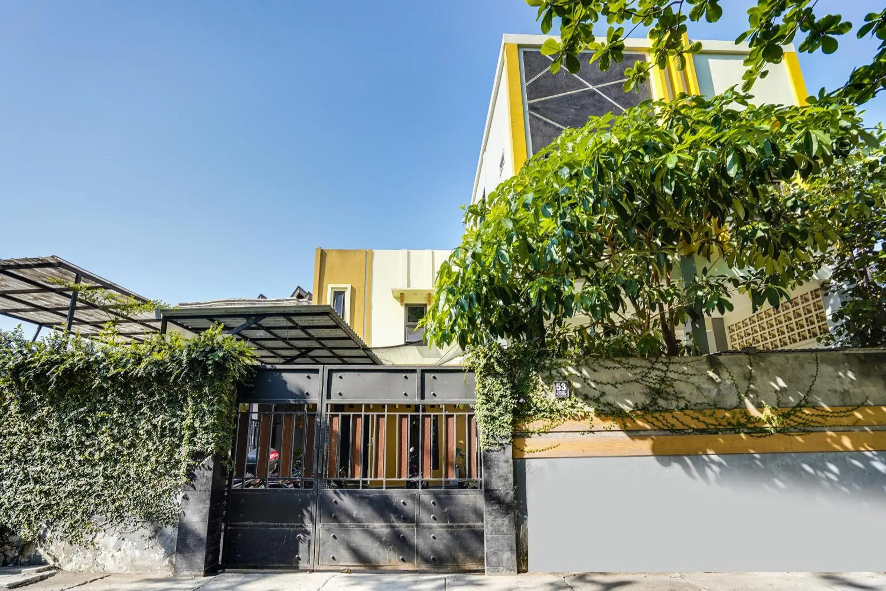 Property building in Hotel O Rumah Kost Gresik Syariah Property building in Hotel O Rumah Kost Gresik Syariah