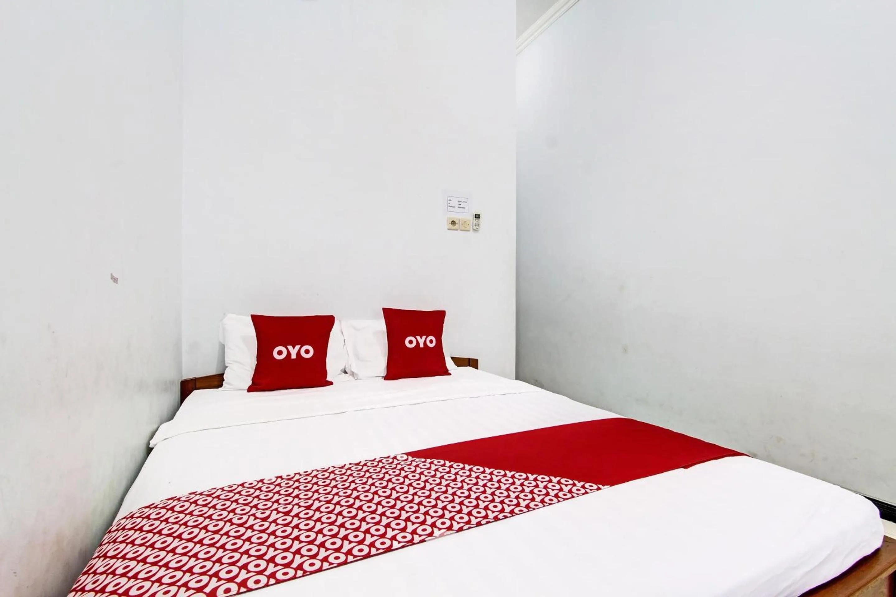 Bedroom, Bed in Hotel O Wisma Pkpri Purworejo