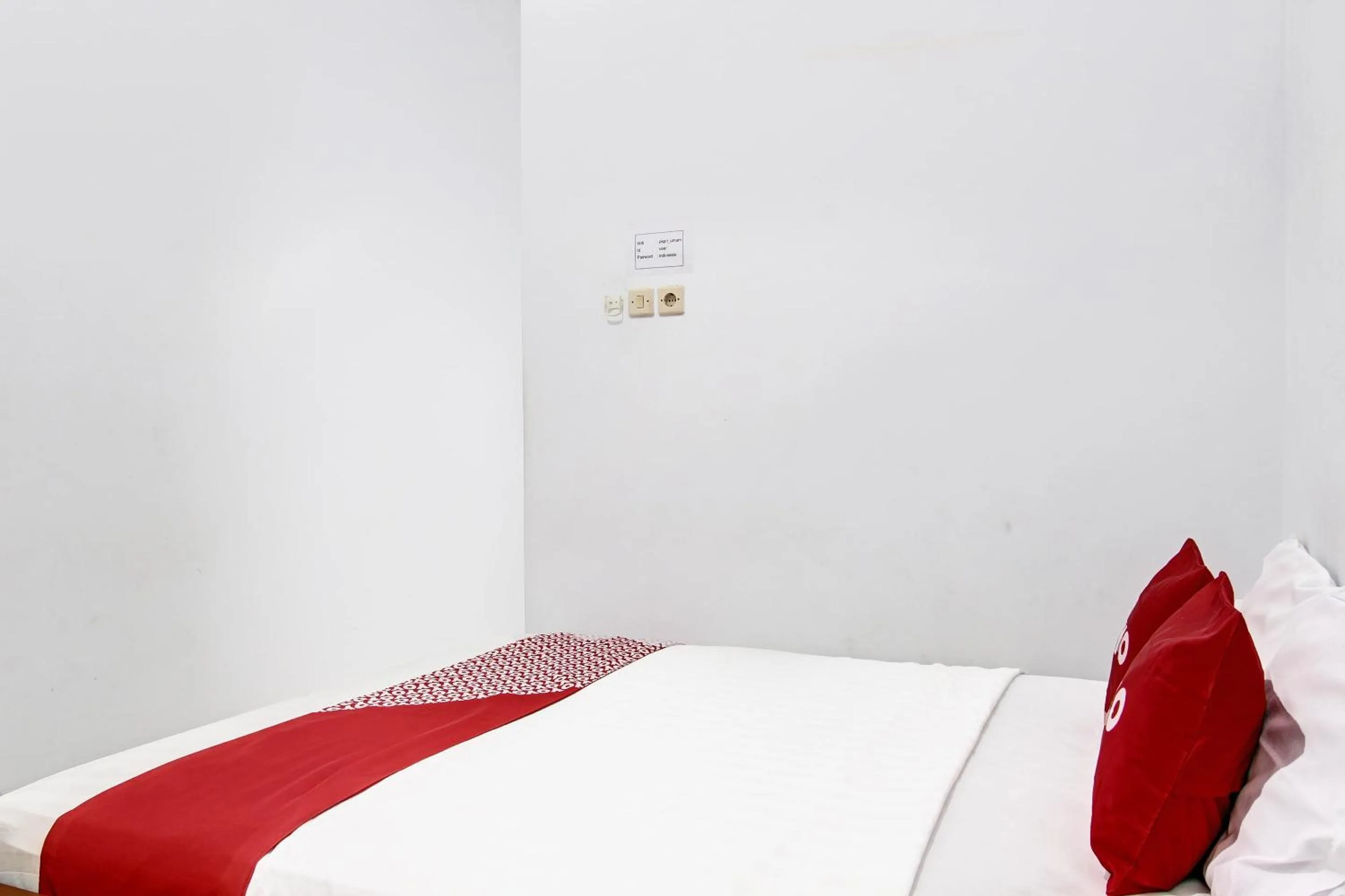 Bedroom, Bed in Hotel O Wisma Pkpri Purworejo