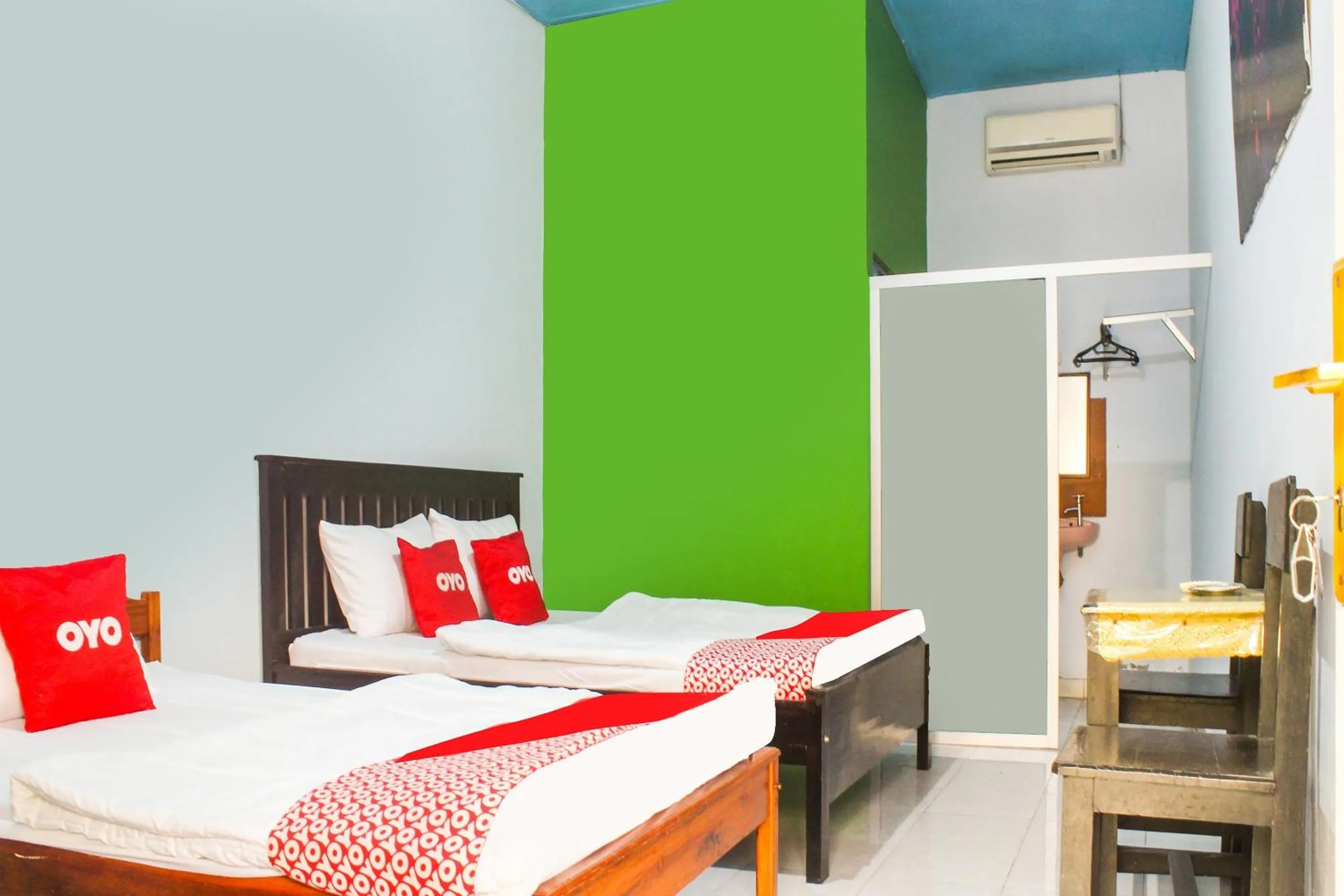 Bedroom, Bed in Hotel O Wisma Harapan Baik