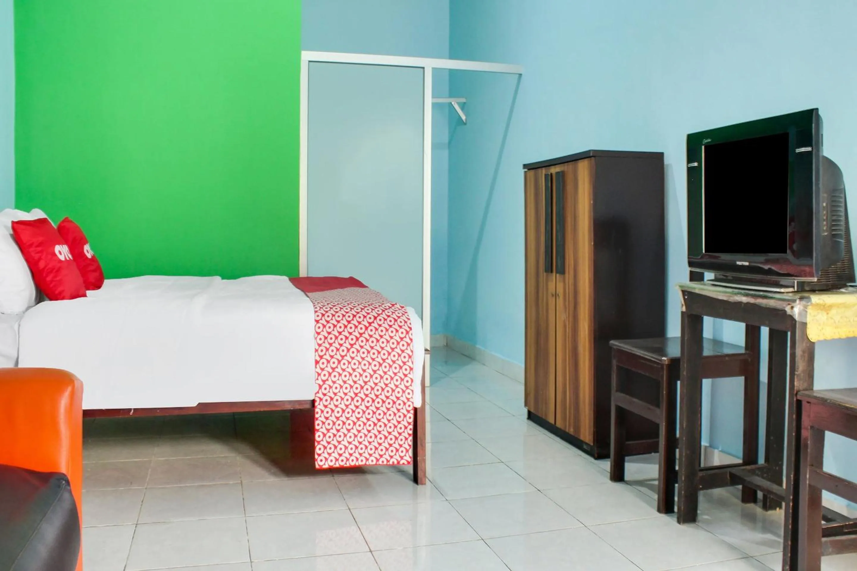 Bedroom, Bed in Hotel O Wisma Harapan Baik