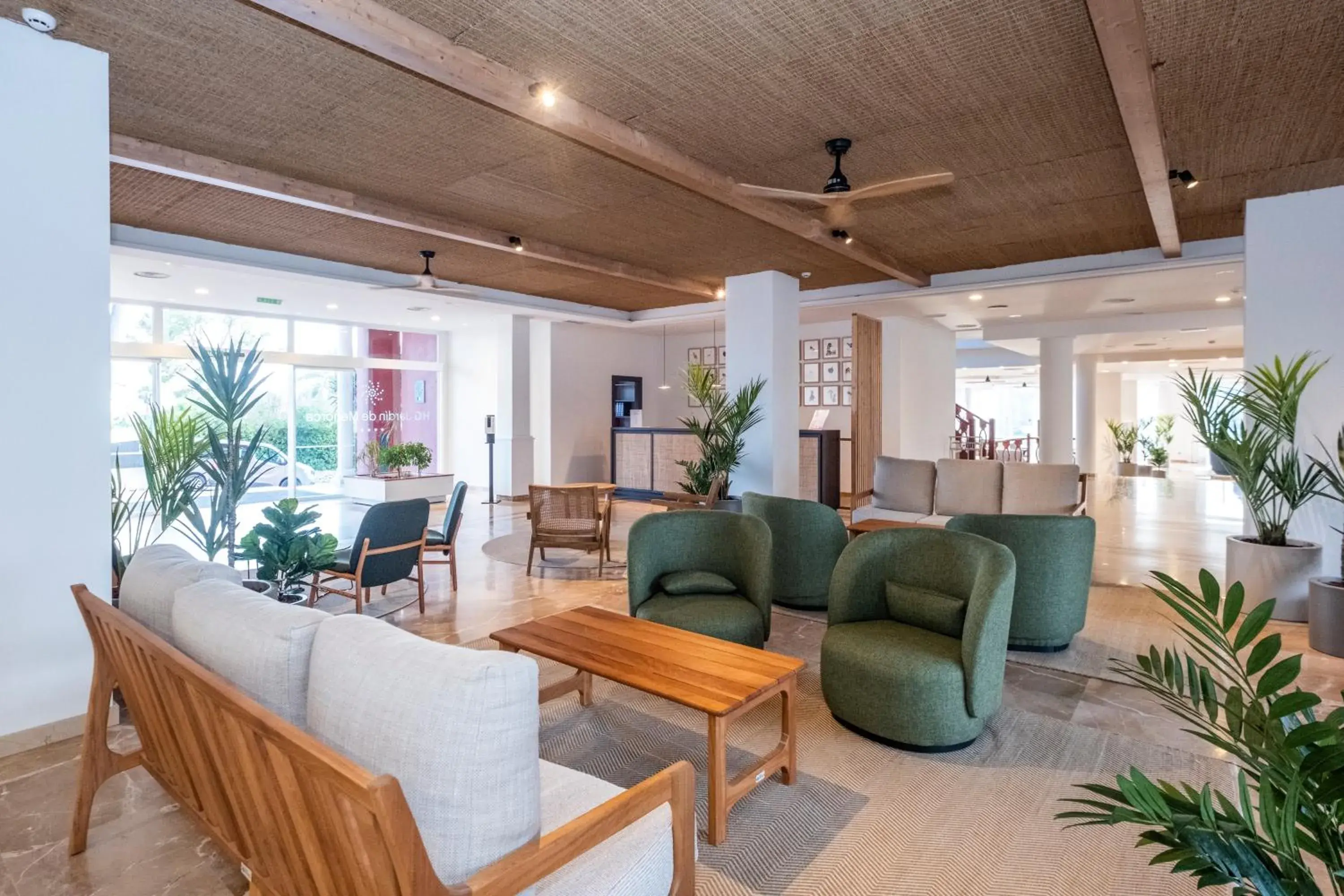 Lobby or reception in HG Jardín de Menorca Lobby or reception in HG Jardín de Menorca