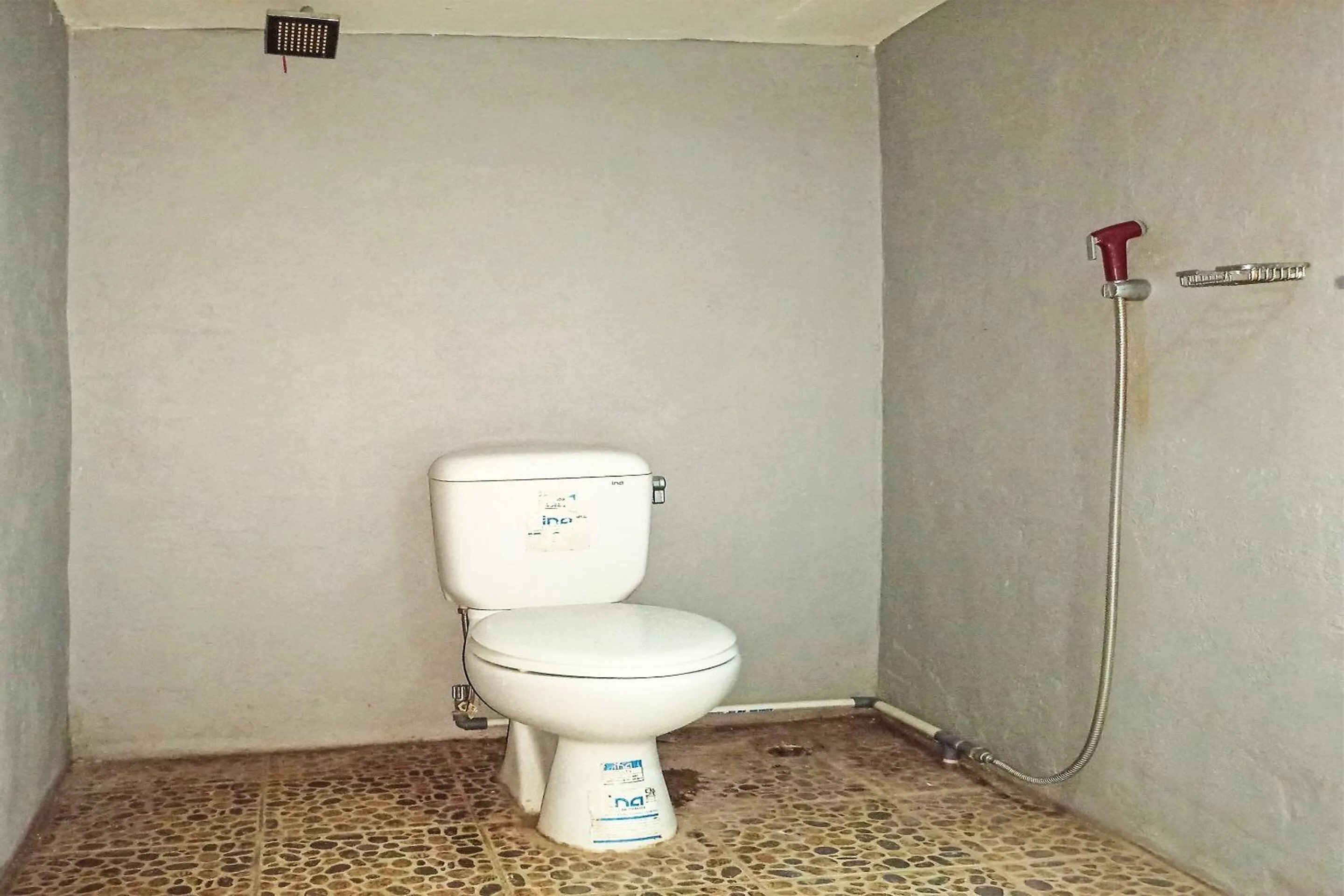 Bathroom in OYO 91768 Hotel Tanjung Permai