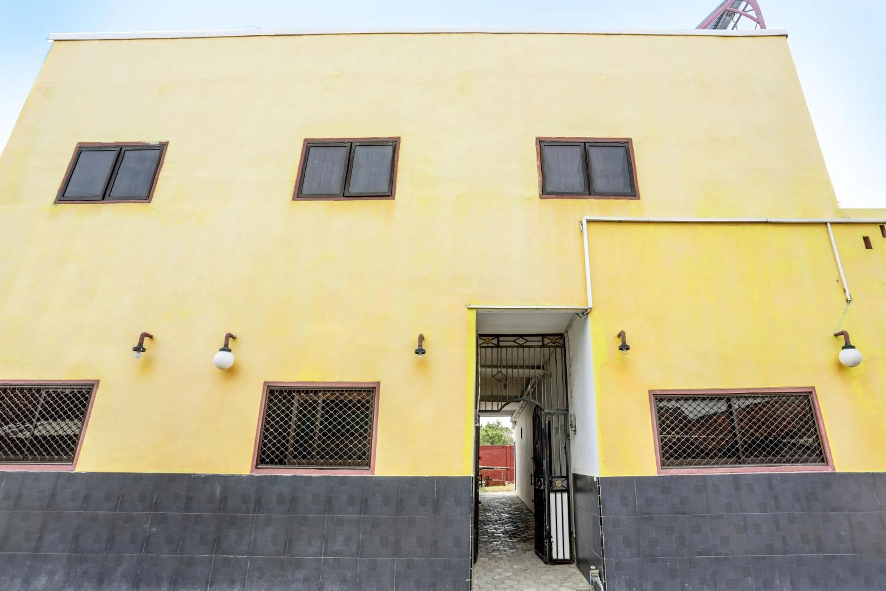 Facade/entrance in OYO 91773 Ab Homestay