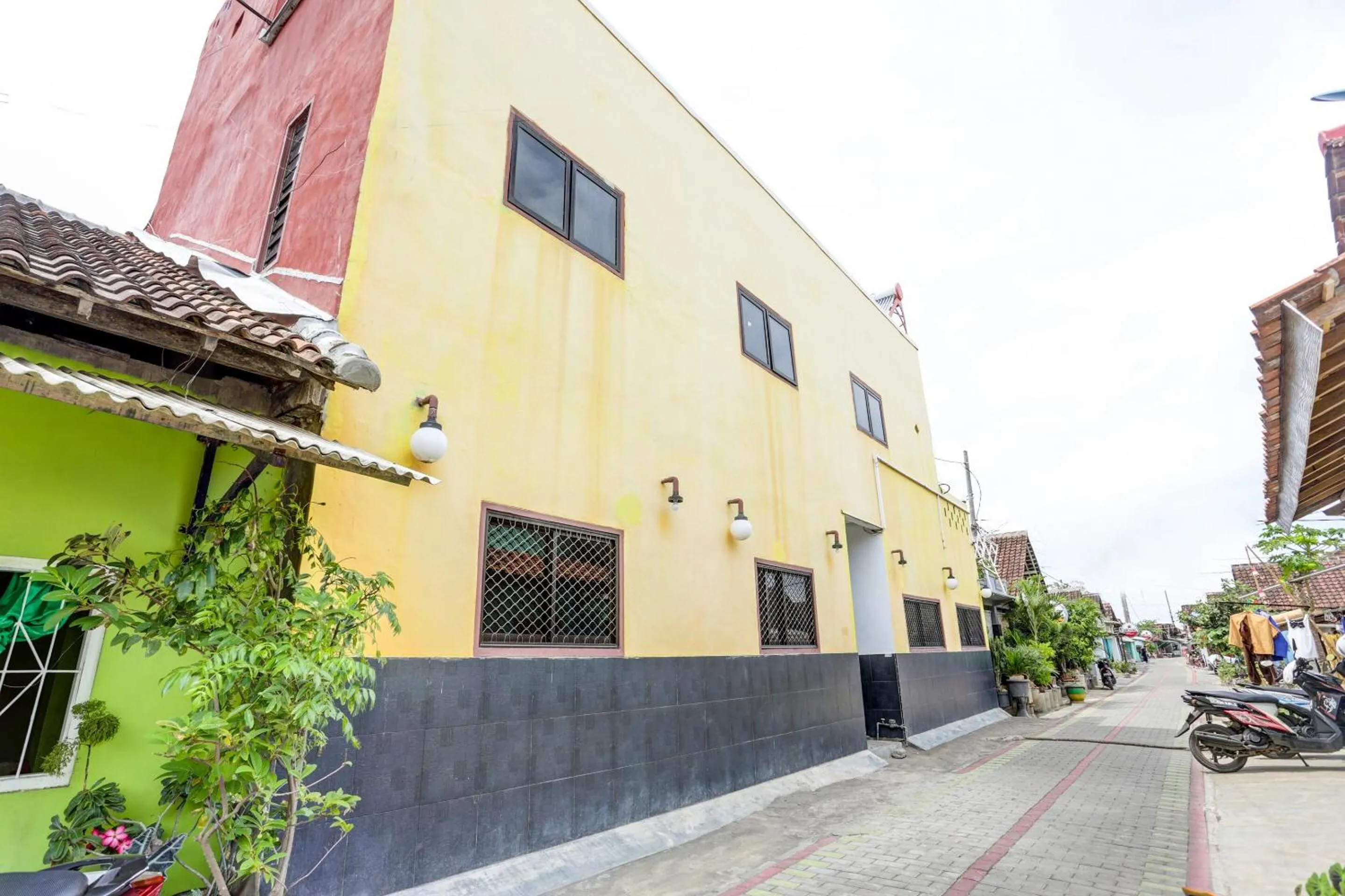 Facade/entrance in OYO 91773 Ab Homestay