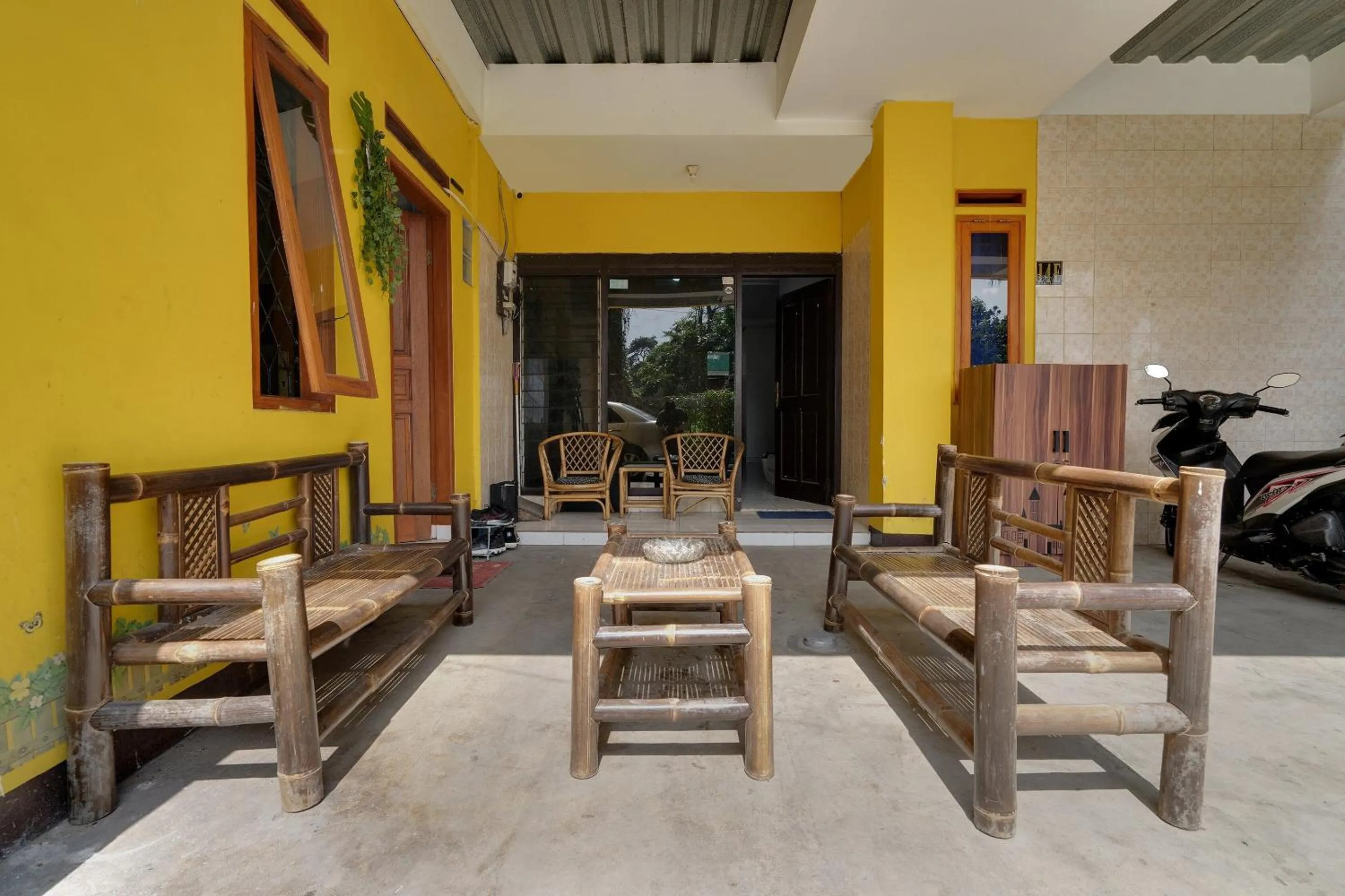 Lobby or reception in SPOT ON 91775 Pondok 14 Syariah