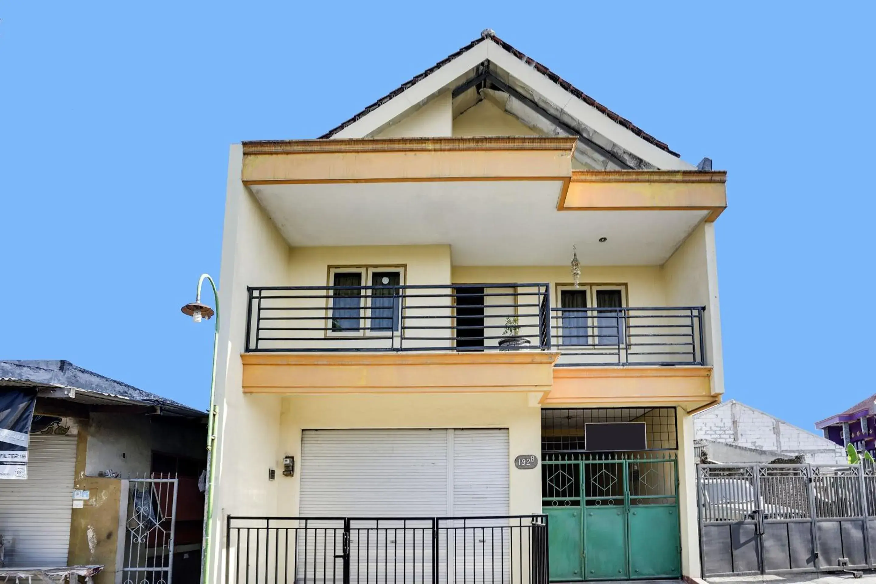 Facade/entrance in OYO 91774 Kost Nusantara Sidoarjo Facade/entrance in OYO 91774 Kost Nusantara Sidoarjo