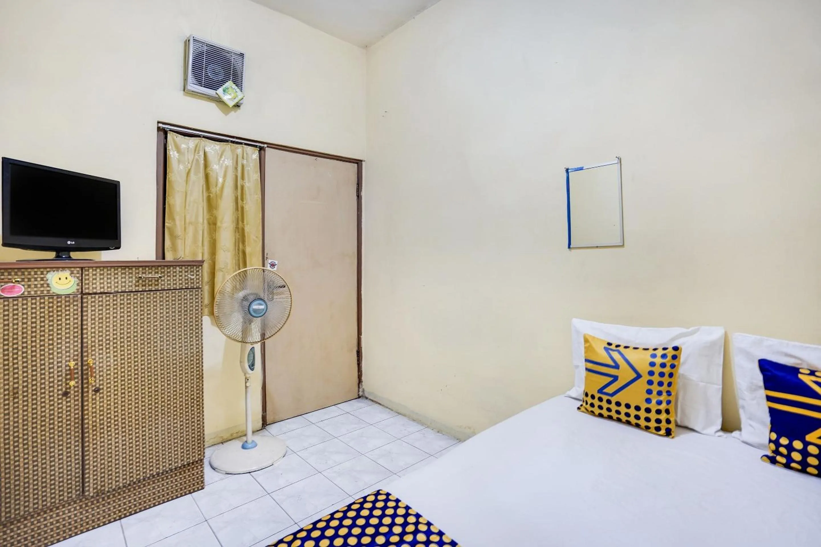 Bedroom, Bed in Hotel O Kost Nusantara Sidoarjo Syariah