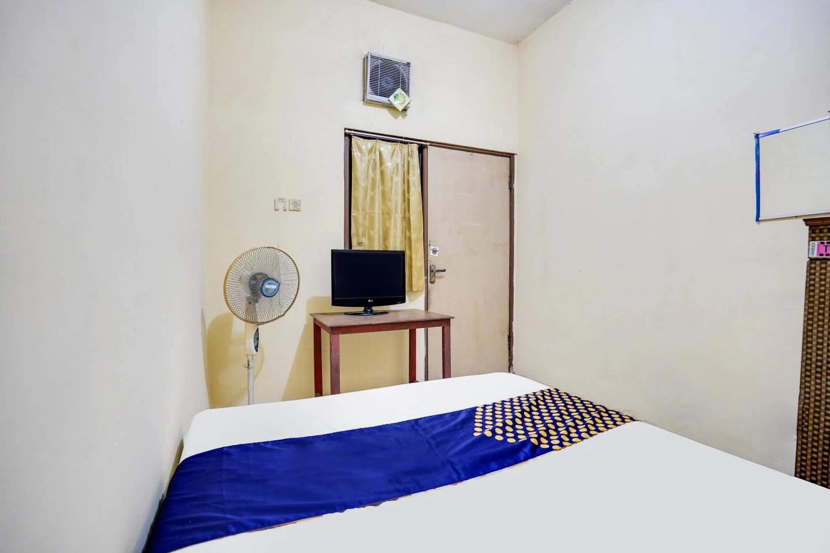Bedroom, Bed in Hotel O Kost Nusantara Sidoarjo Syariah