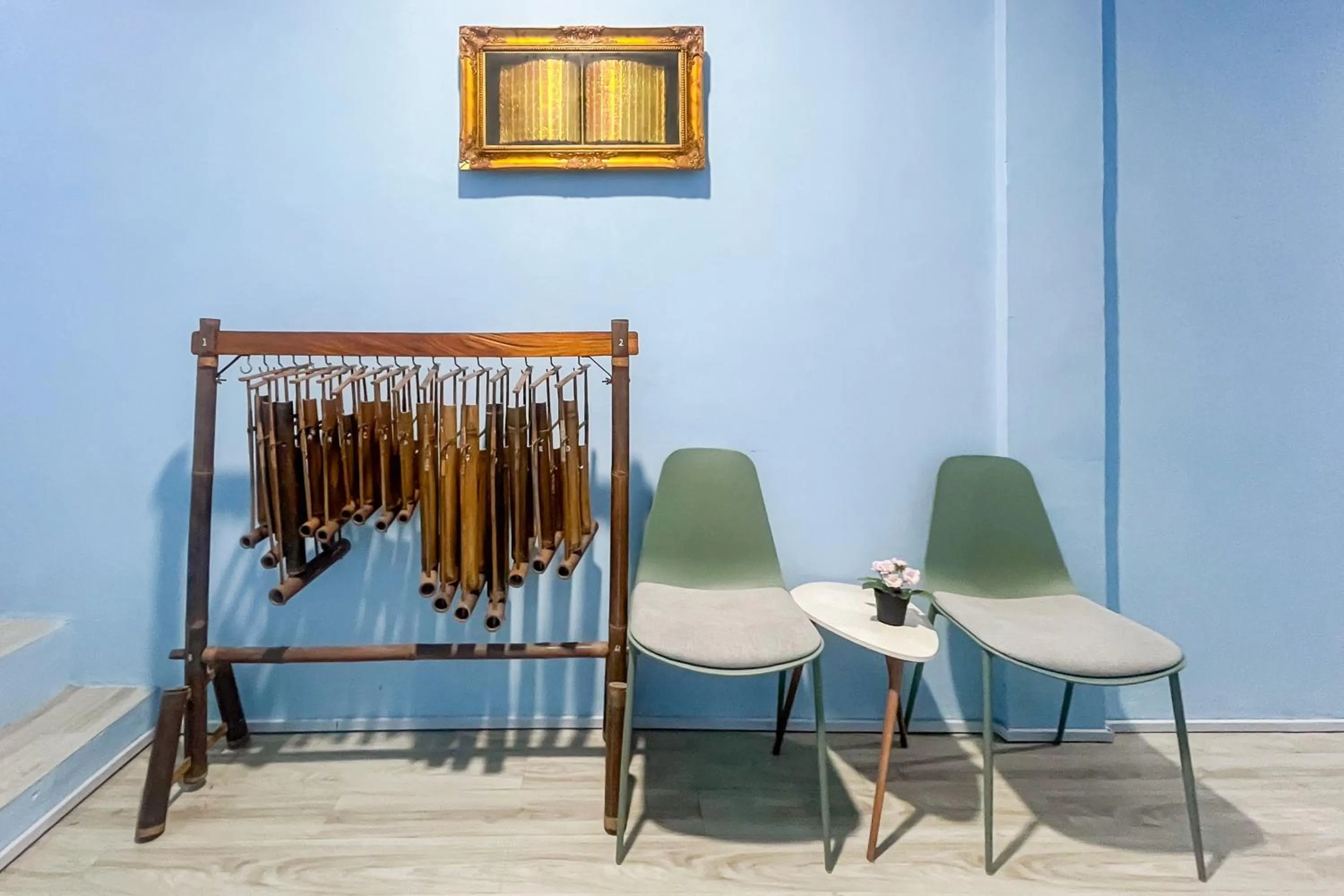 Seating area in Zazezo Homestay Syariah RedPartner