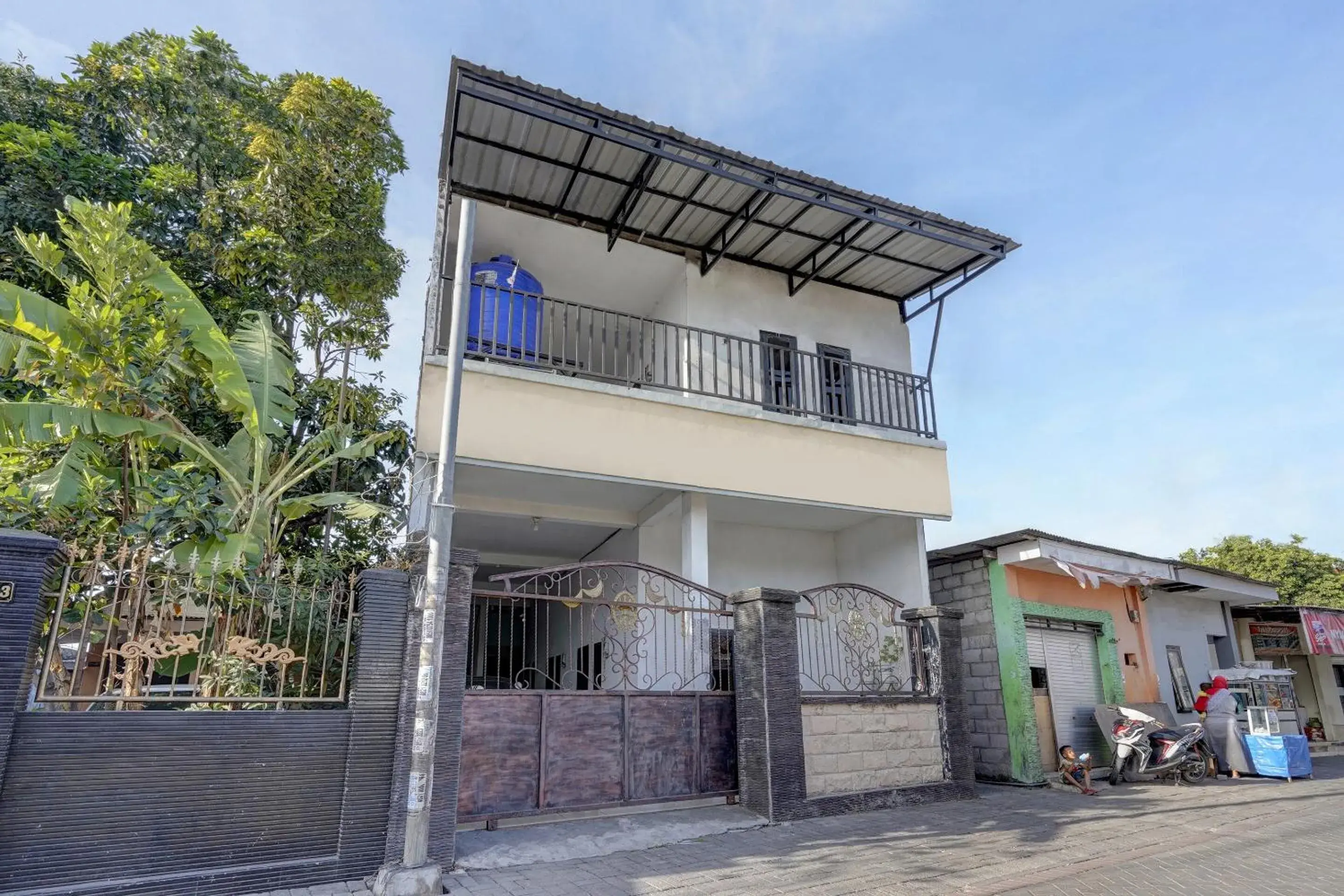 Facade/entrance in Hotel O Kost Umik Sidoarjo Syariah Facade/entrance in Hotel O Kost Umik Sidoarjo Syariah
