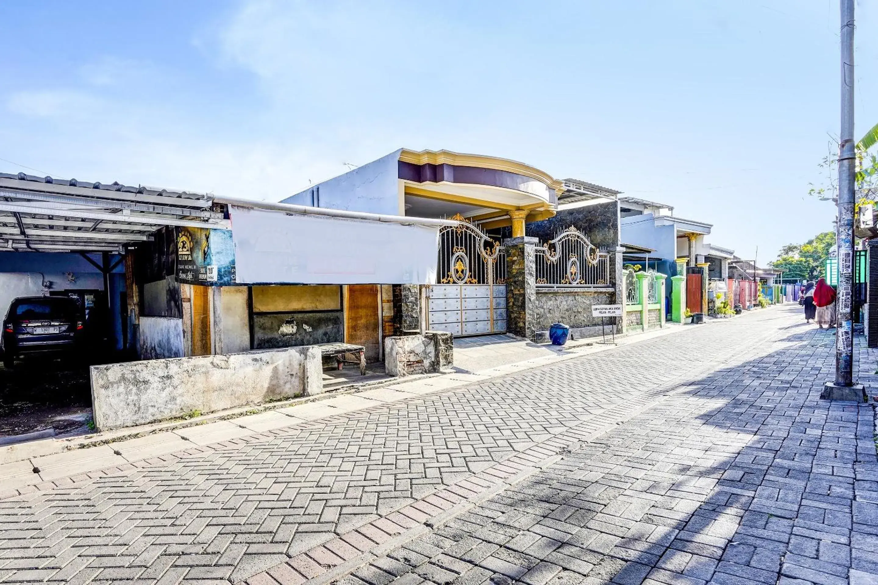 Facade/entrance in Hotel O Kost Umik Sidoarjo Syariah Facade/entrance in Hotel O Kost Umik Sidoarjo Syariah