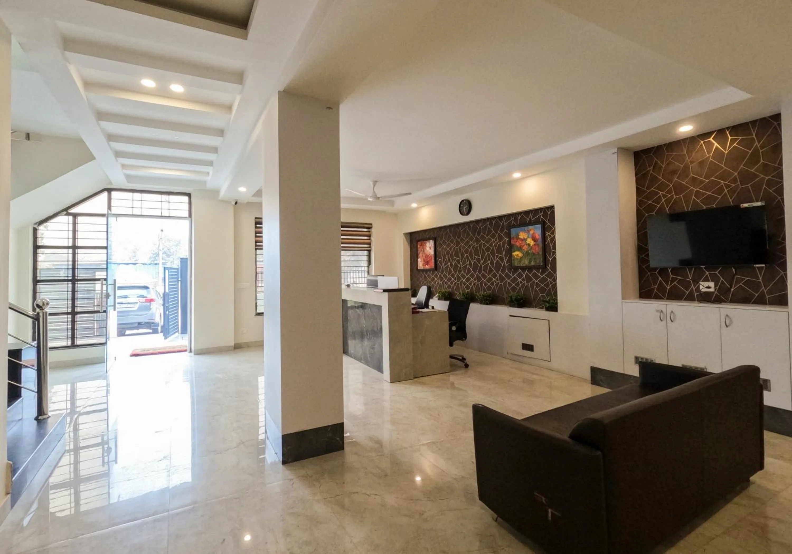 Lobby or reception in Hotel The Luxem