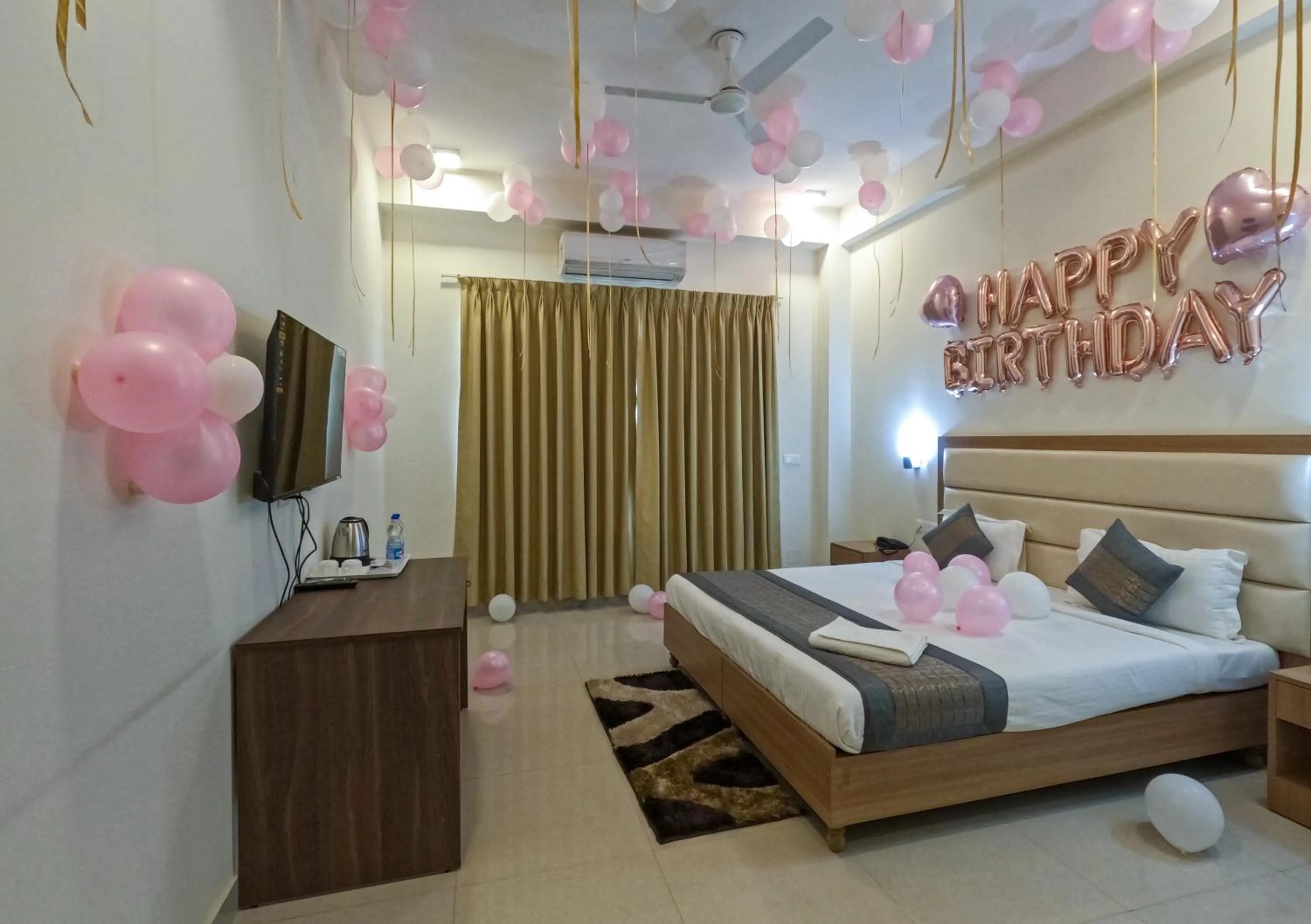 Bed in Hotel The Luxem