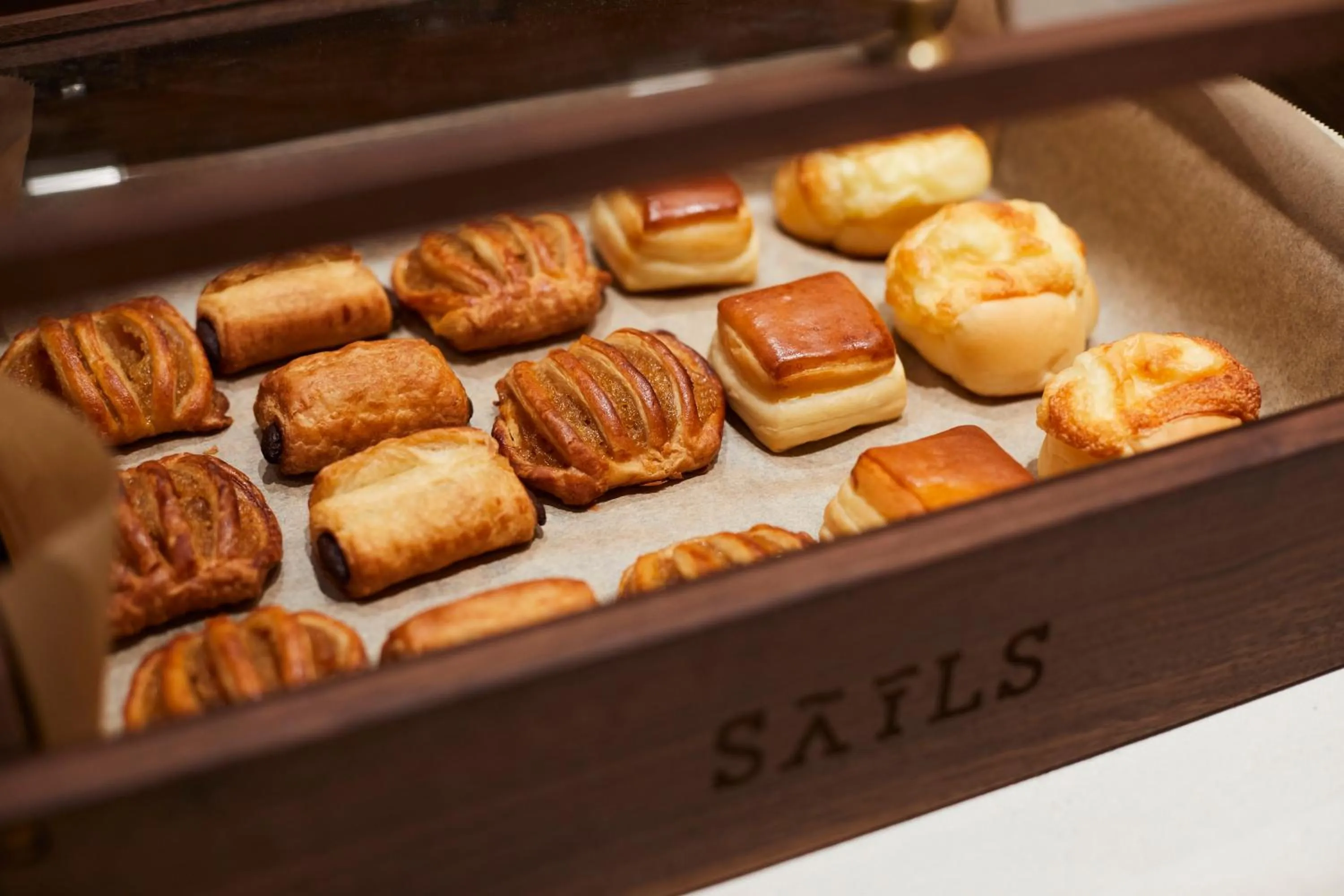 Restaurant/places to eat in HOTEL SAILS