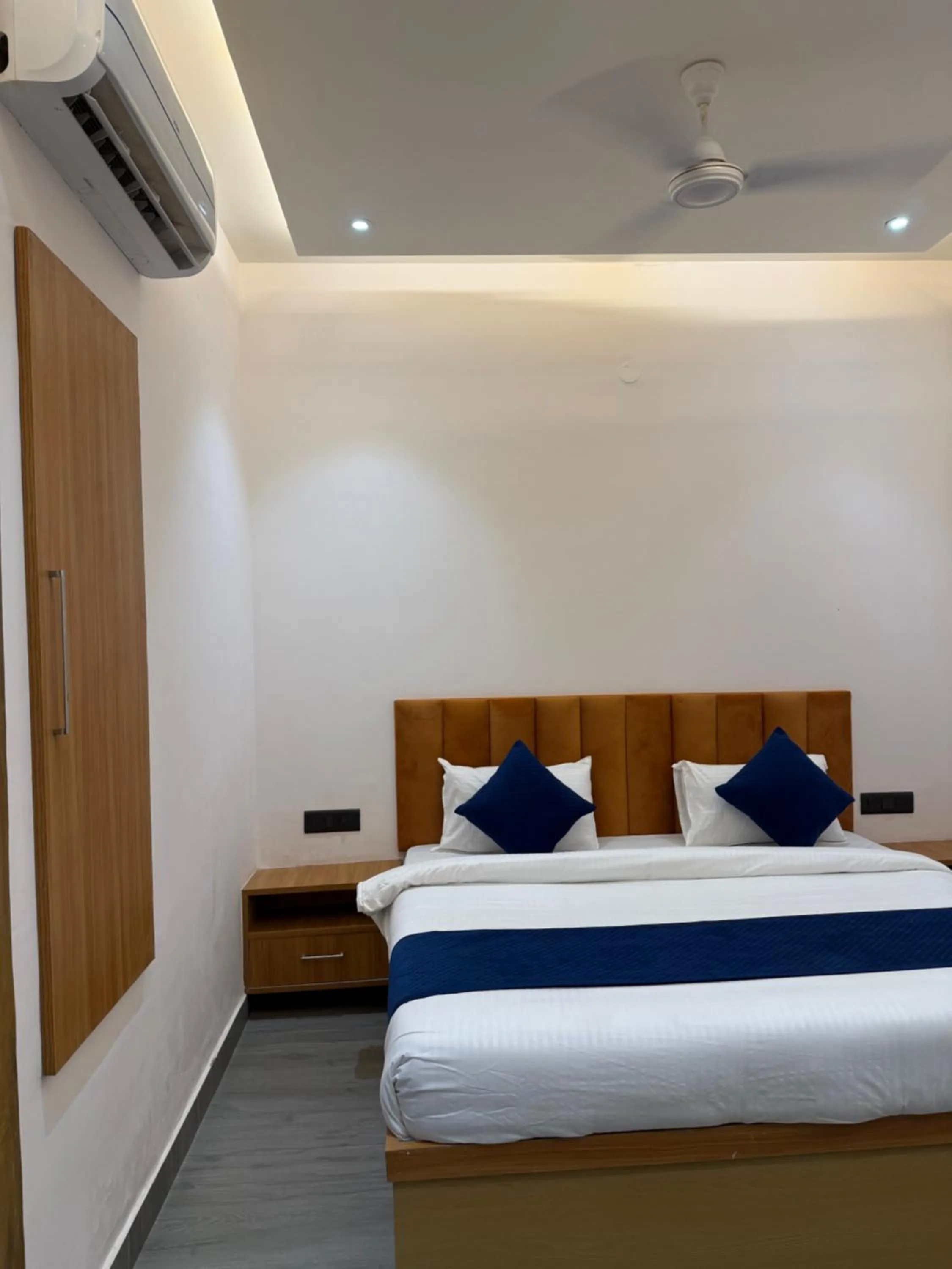 Bed in Hotel Taj Way by Jyoti Villa