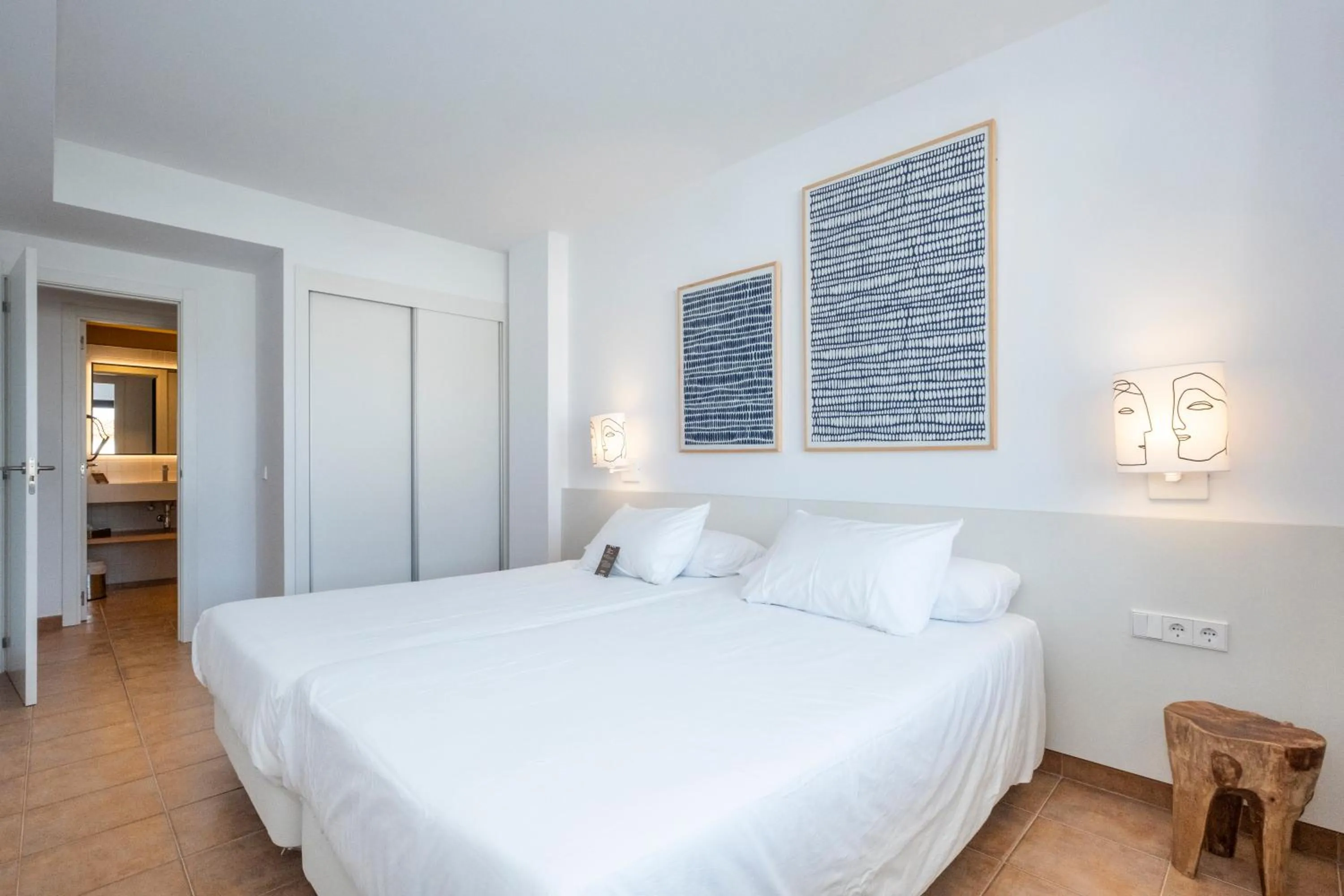 Bedroom, Bed in Calallonga Hotel Menorca