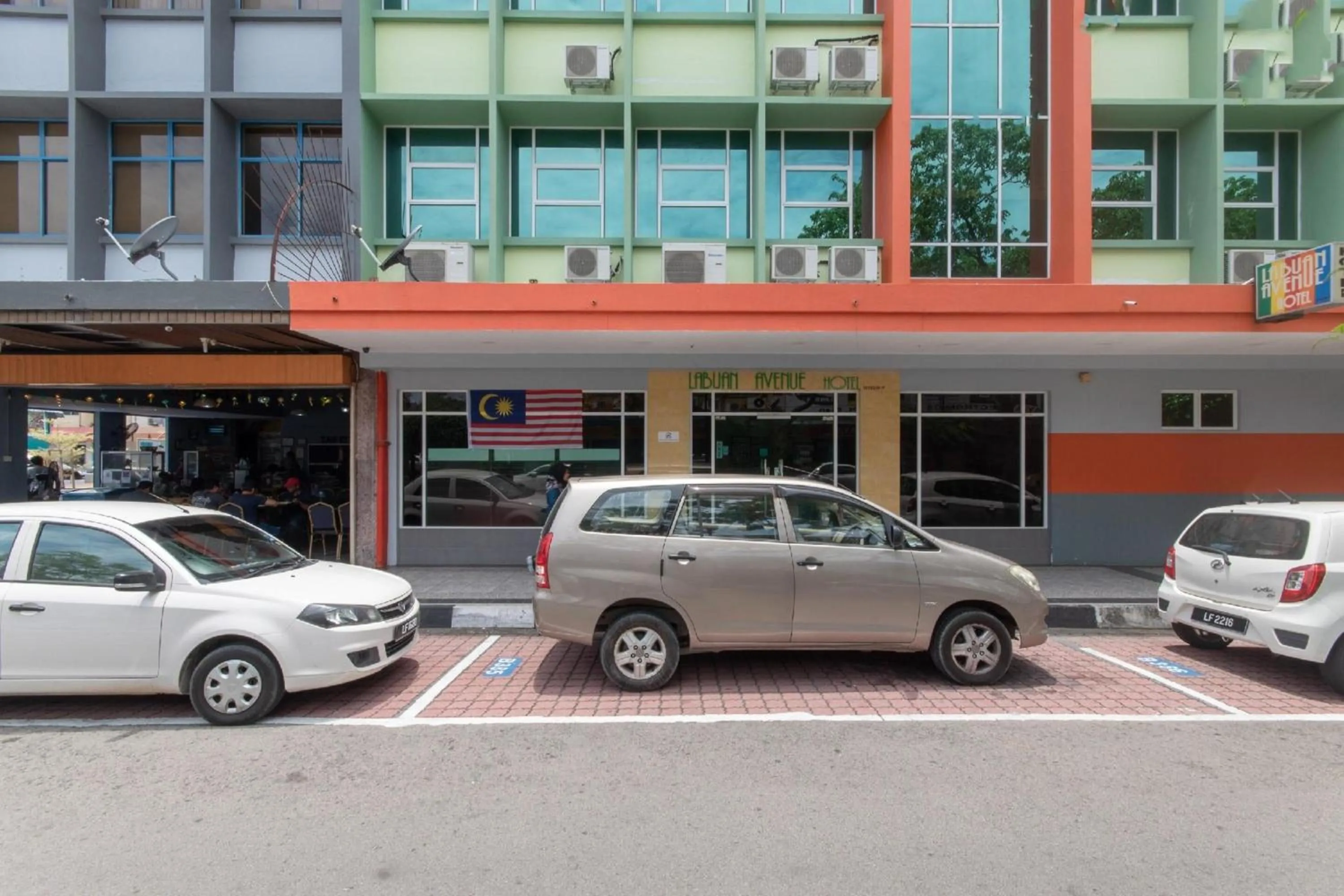 Property building in Capital O 89344 Labuan Avenue Hotel