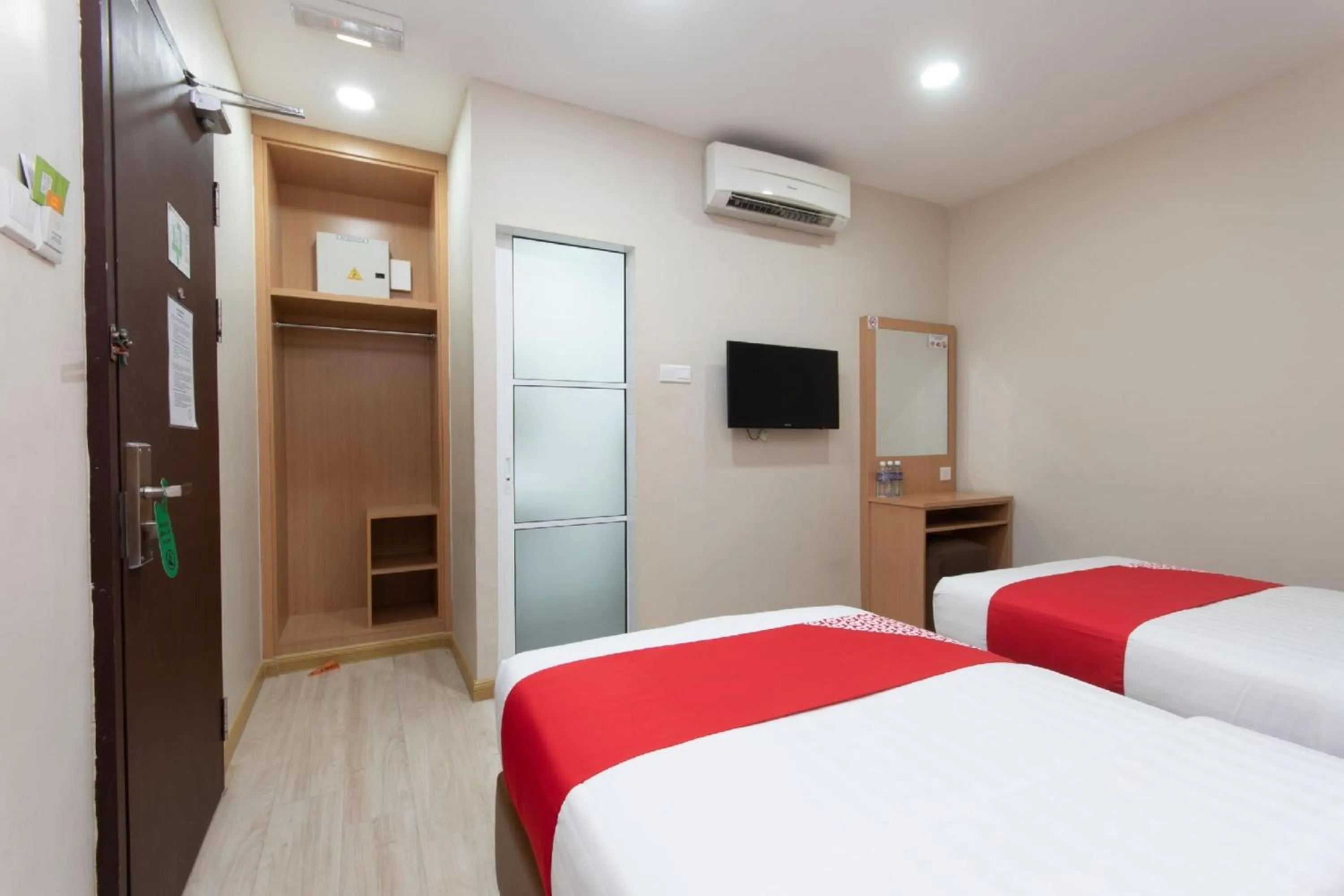 Bedroom in Capital O 89344 Labuan Avenue Hotel