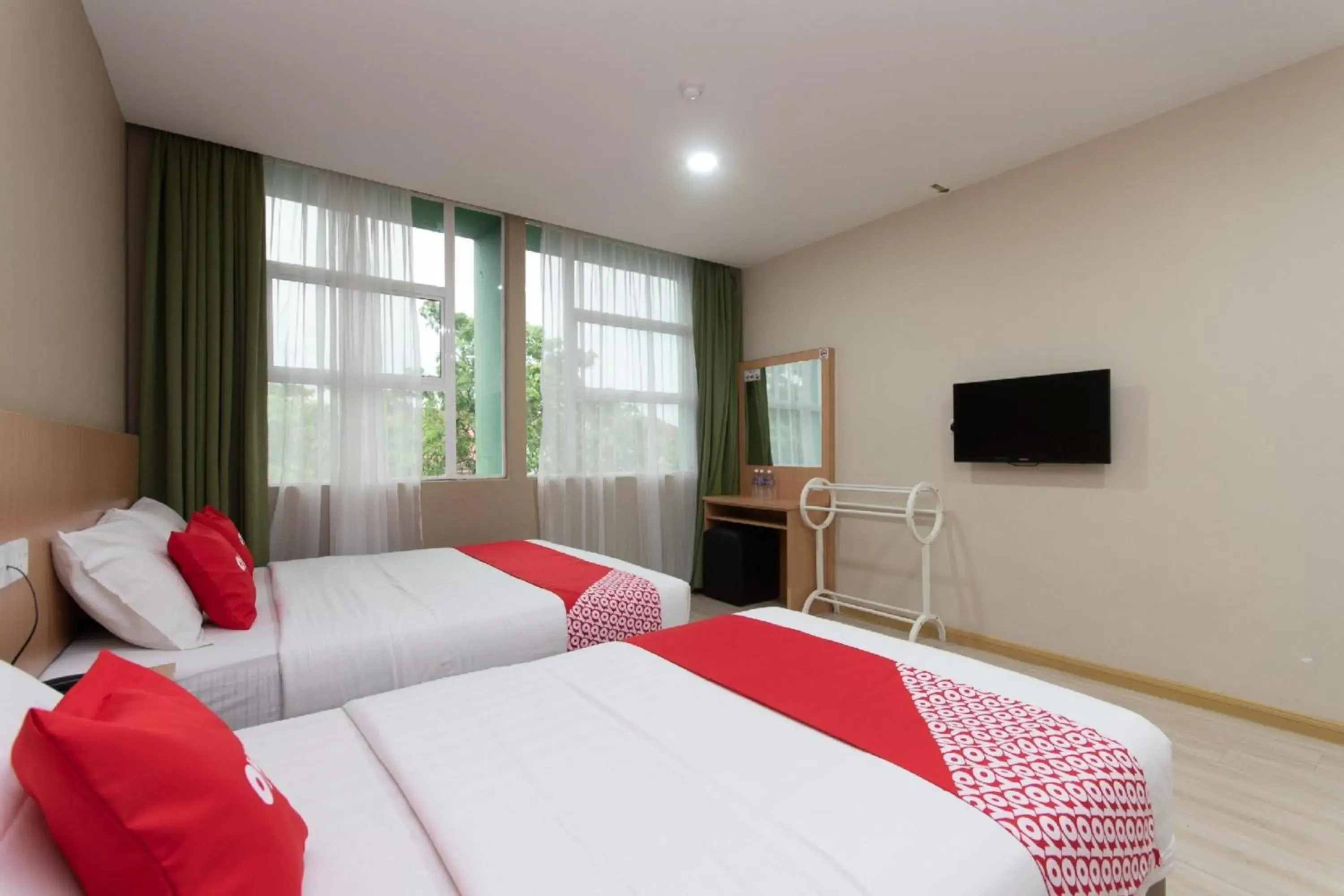 Deluxe Triple Room in Capital O 89344 Labuan Avenue Hotel Deluxe Triple Room in Capital O 89344 Labuan Avenue Hotel